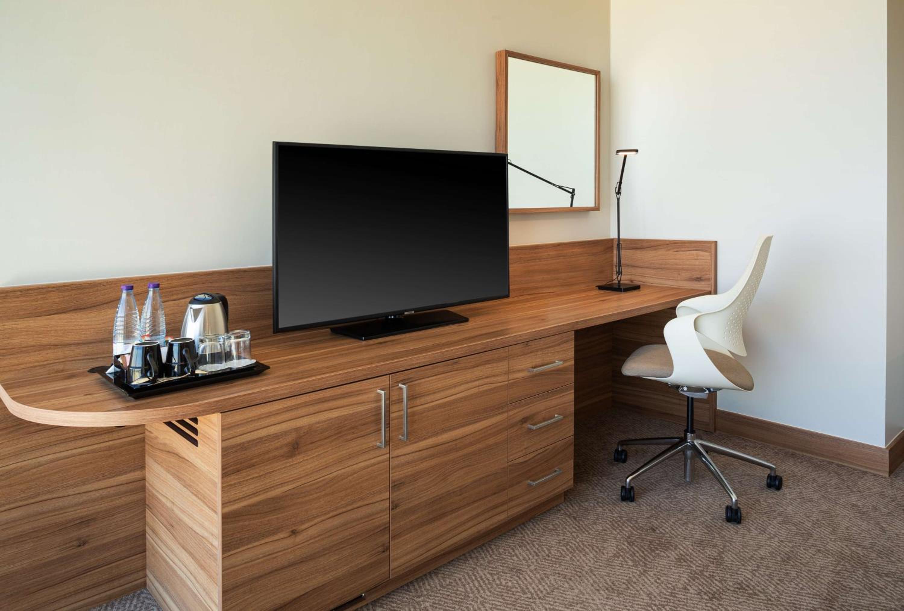 Queen Room with Sofa - Photo 1