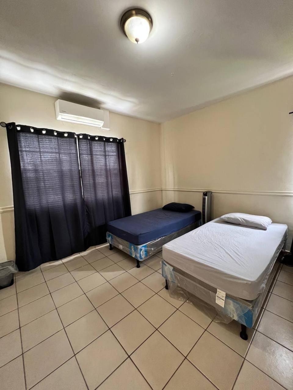 Standard Twin Room with Shared Bathroom photo 1