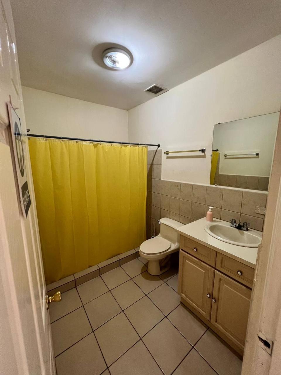Standard Twin Room with Shared Bathroom photo 3