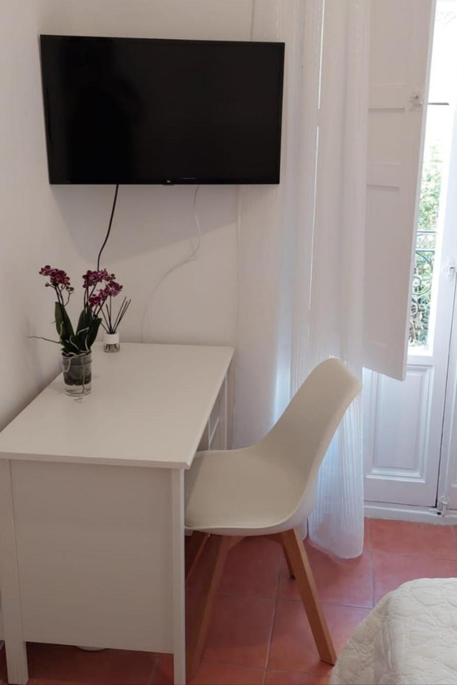 Single Room with Balcony photo 3