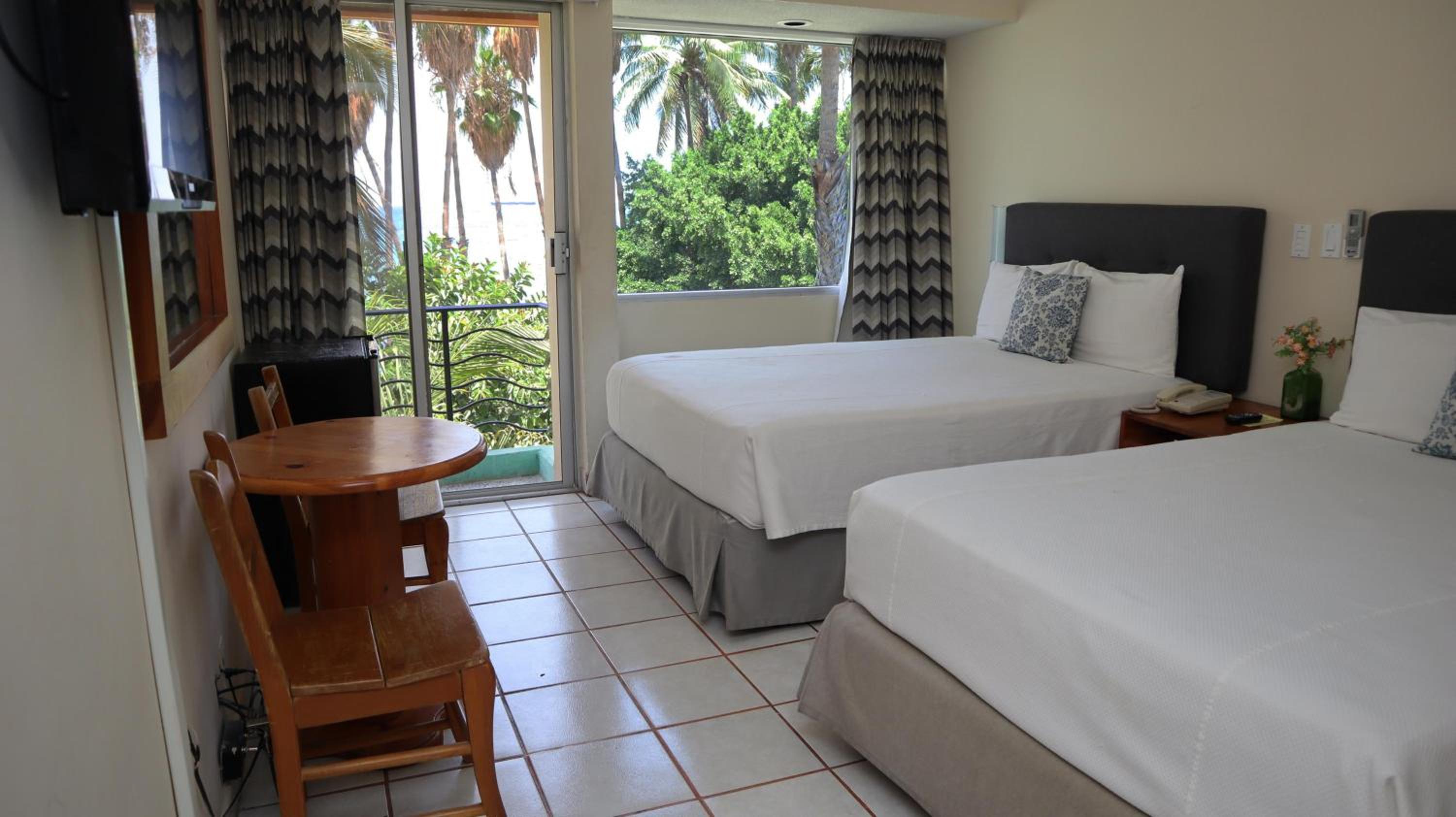 Double Room with Two Double Beds - Photo 3