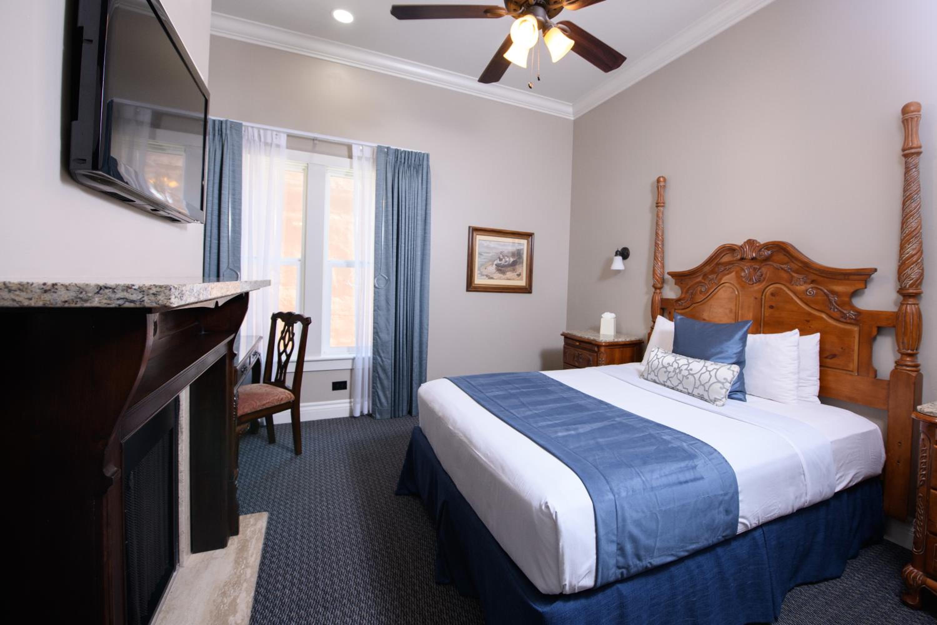 Queen Room - Disability Access photo 2