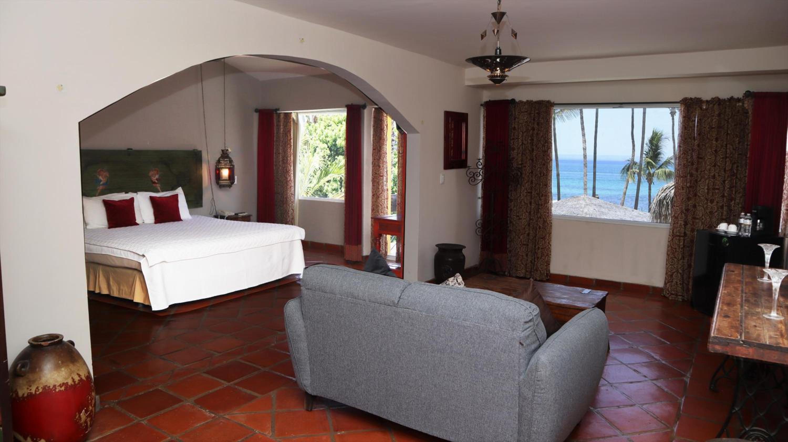 Honeymoon Suite - Photo 9