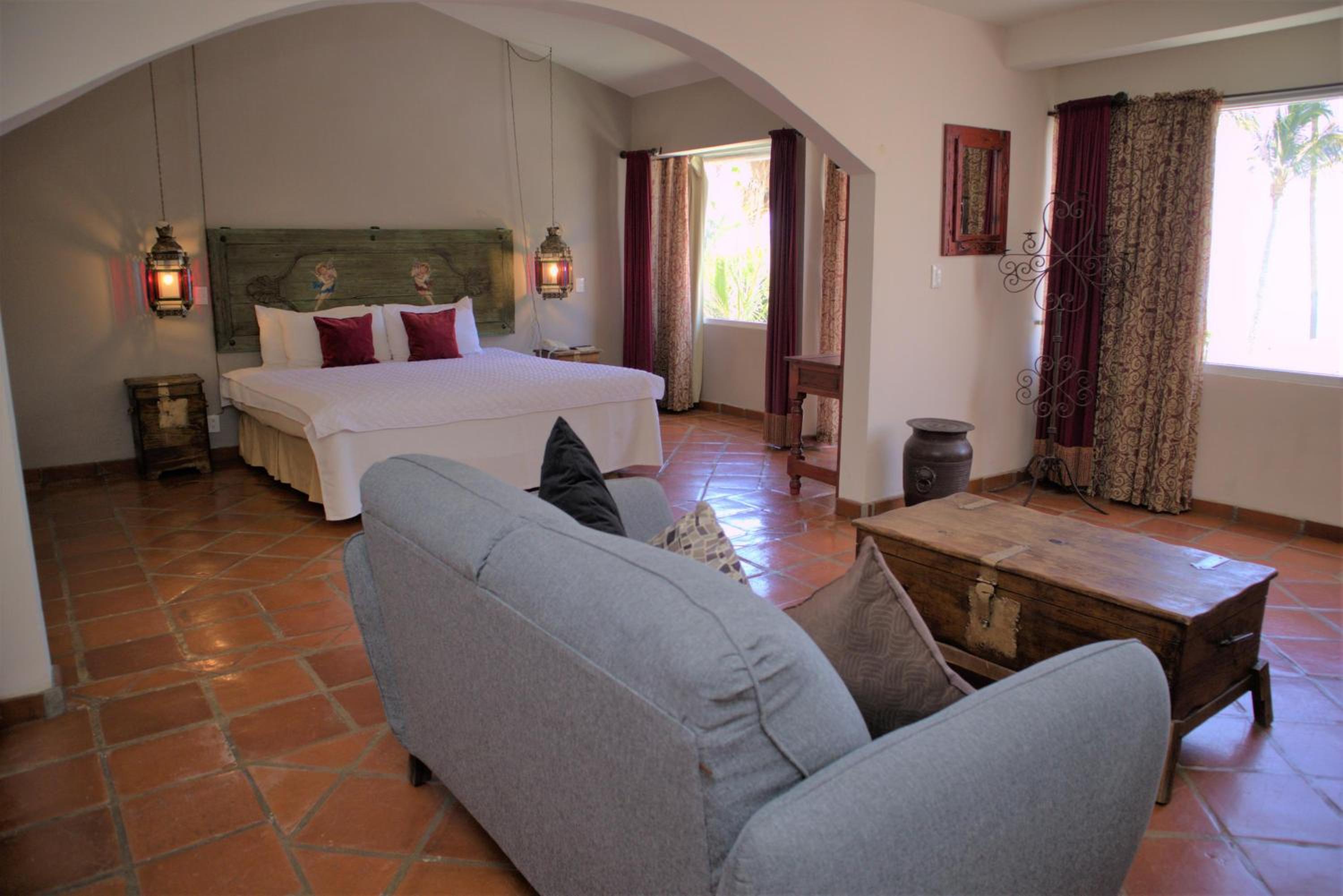 Honeymoon Suite - Photo 4