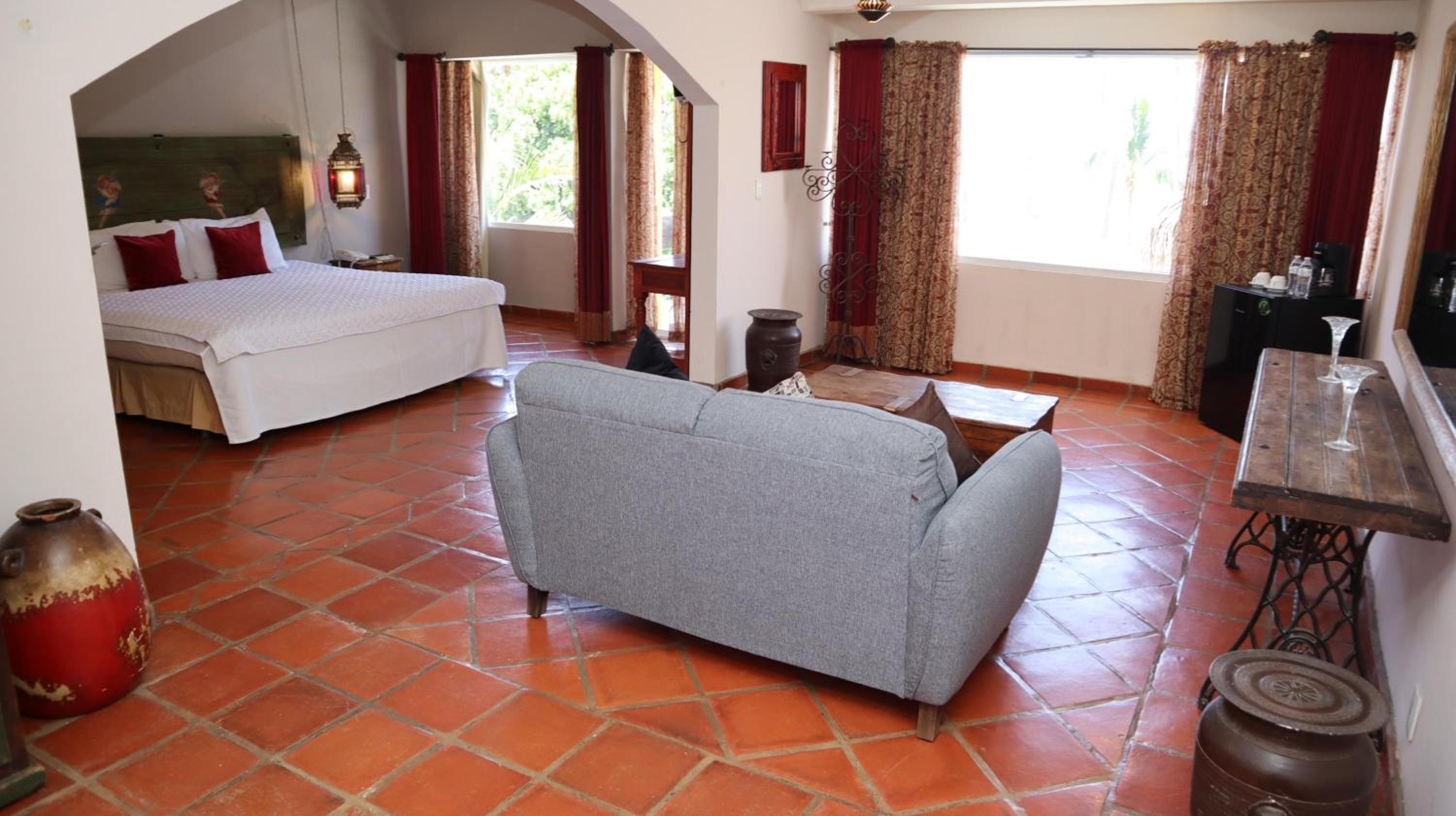 Honeymoon Suite - Photo 5