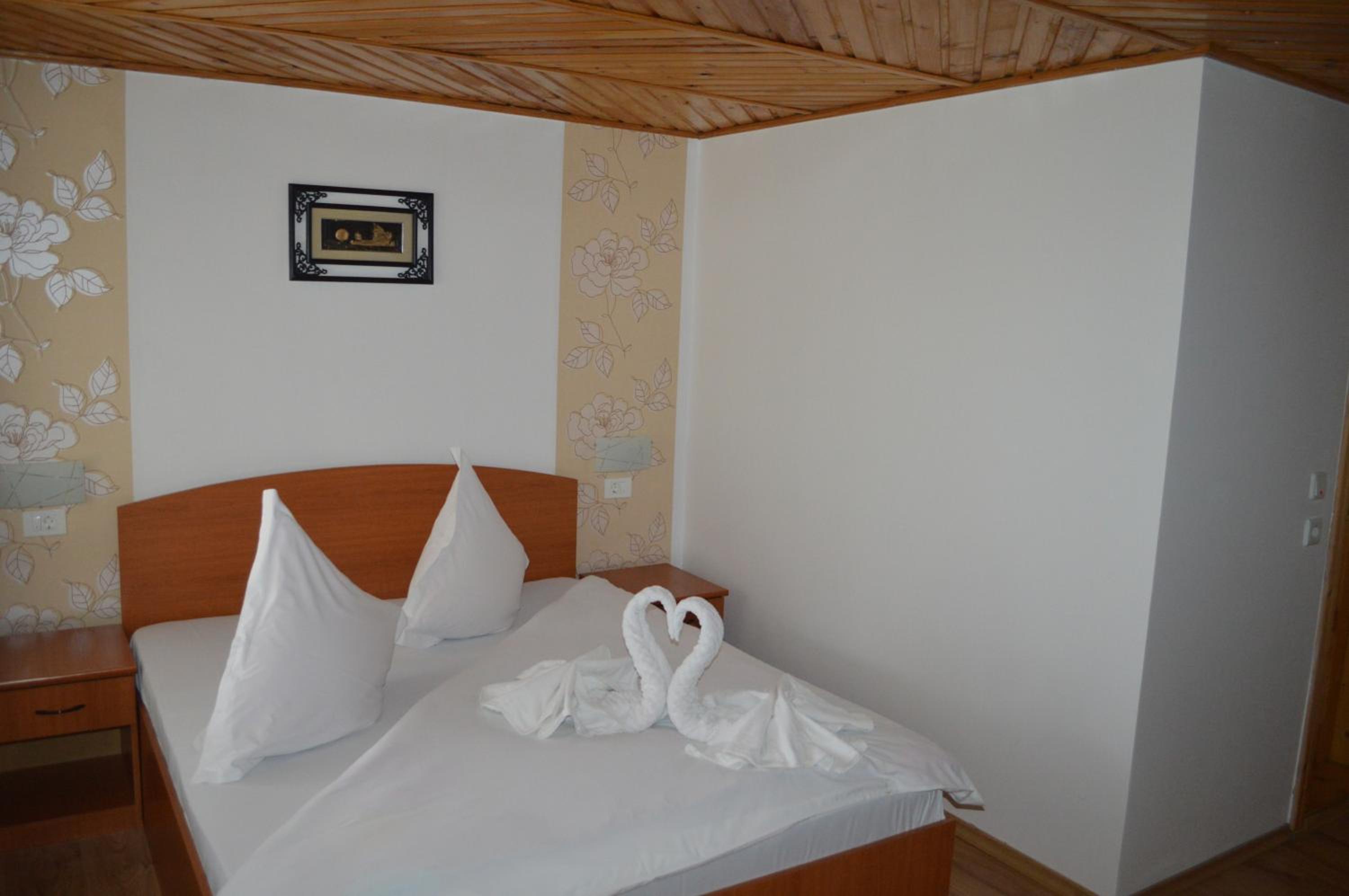 Double Room with Private Bathroom - Photo 11