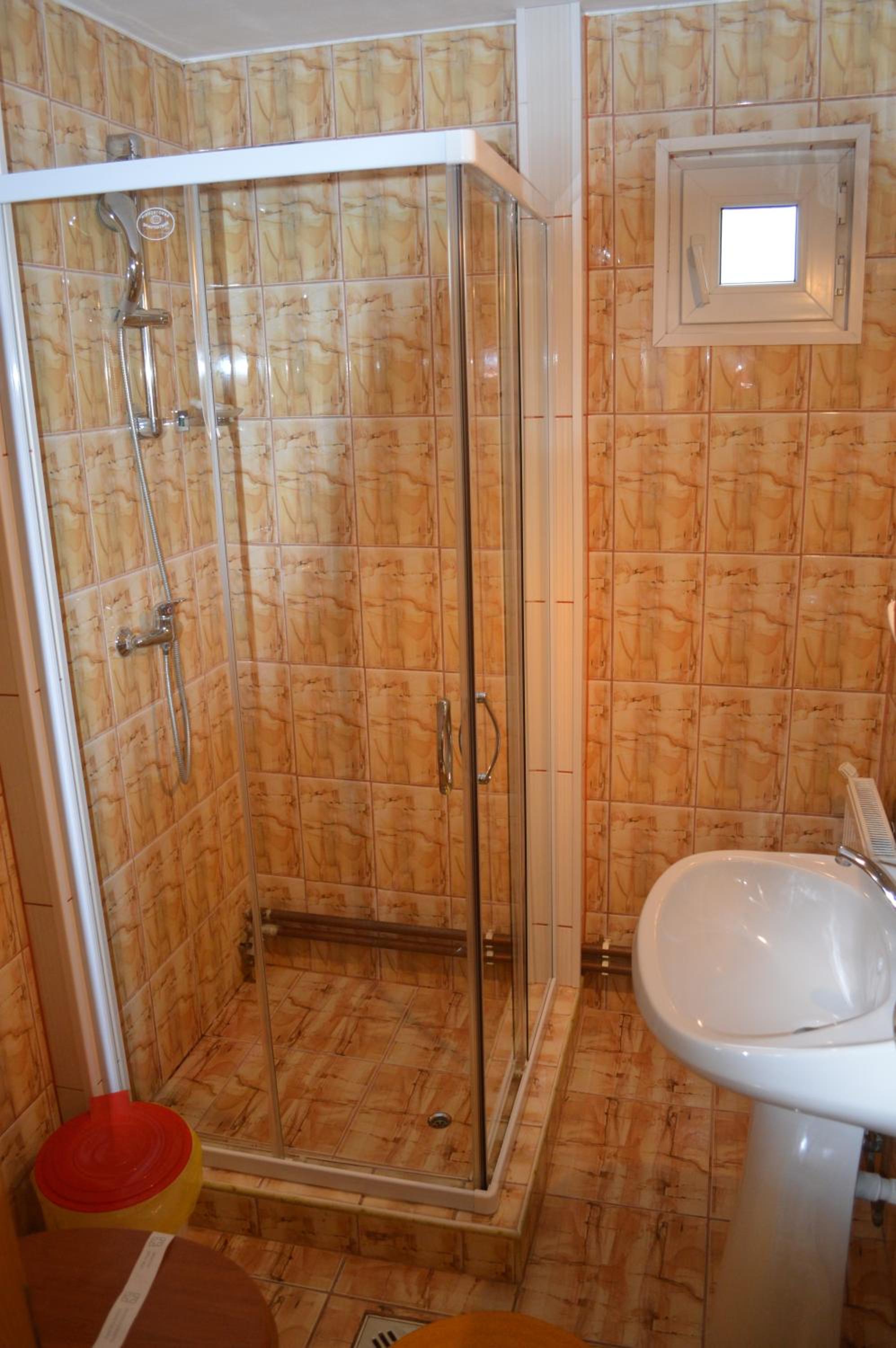 Double Room with Private Bathroom - Photo 12