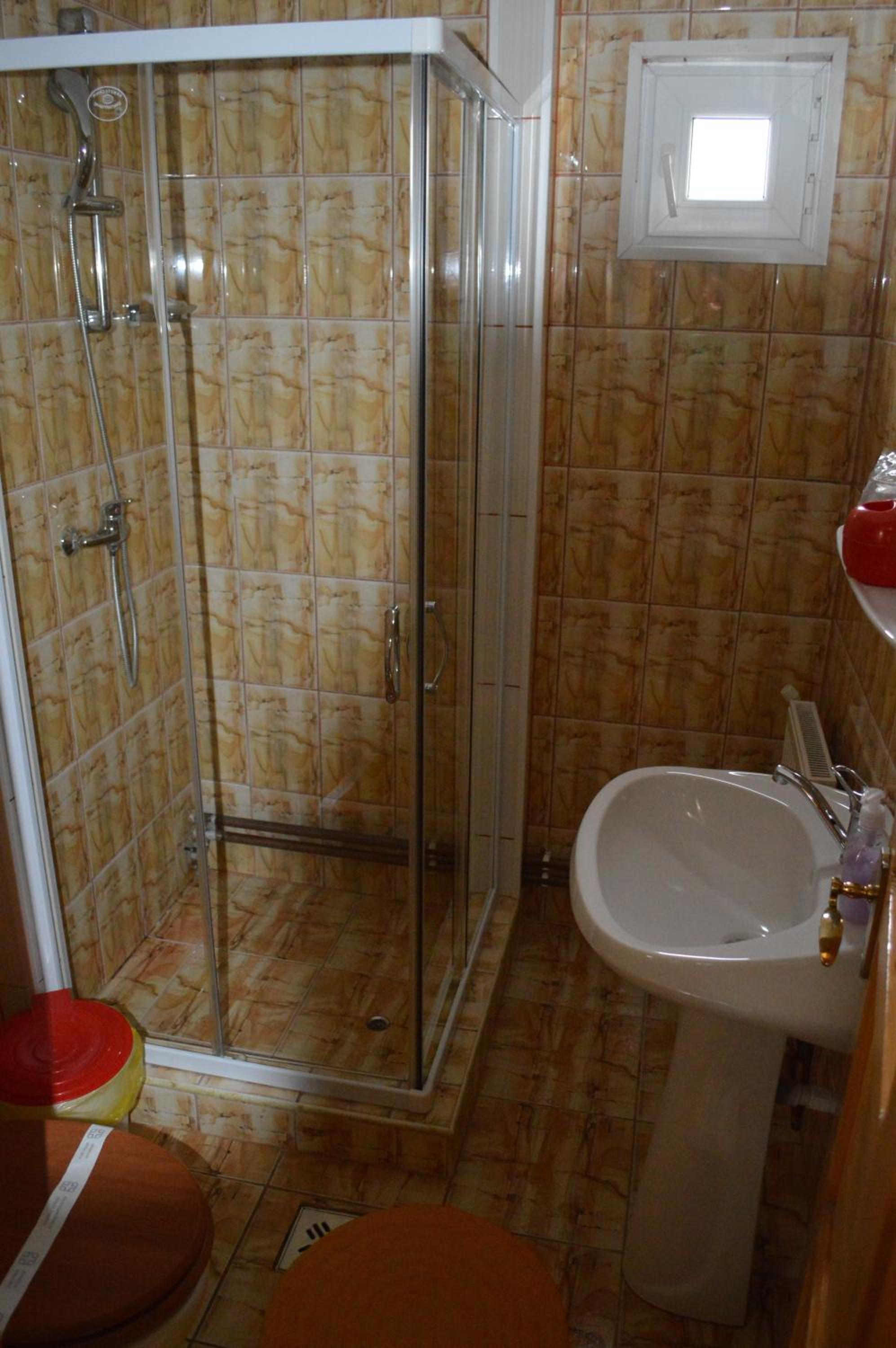 Double Room with Private Bathroom - Photo 2