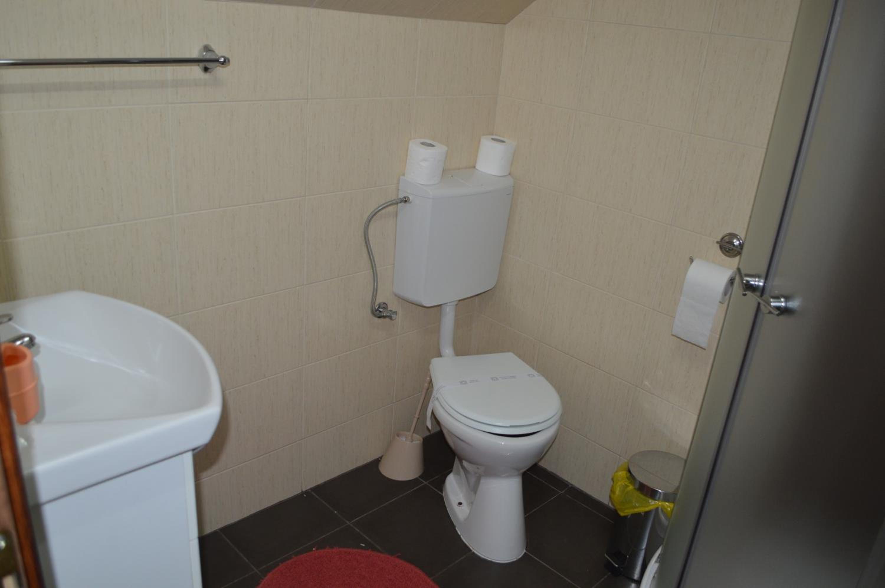 Double Room with Private Bathroom - Photo 4