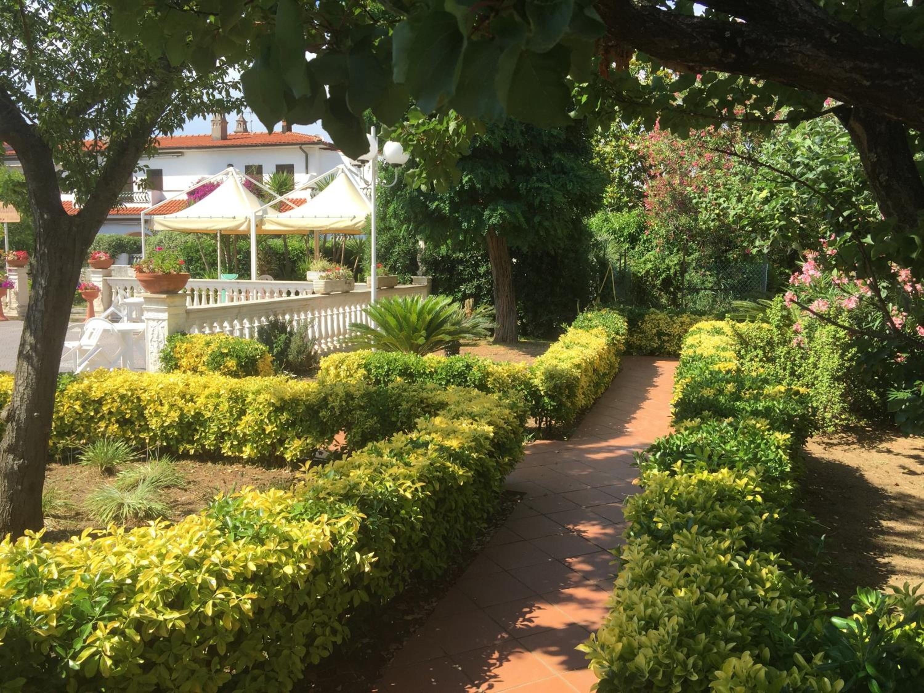 Quadruple Room with Garden View photo 2