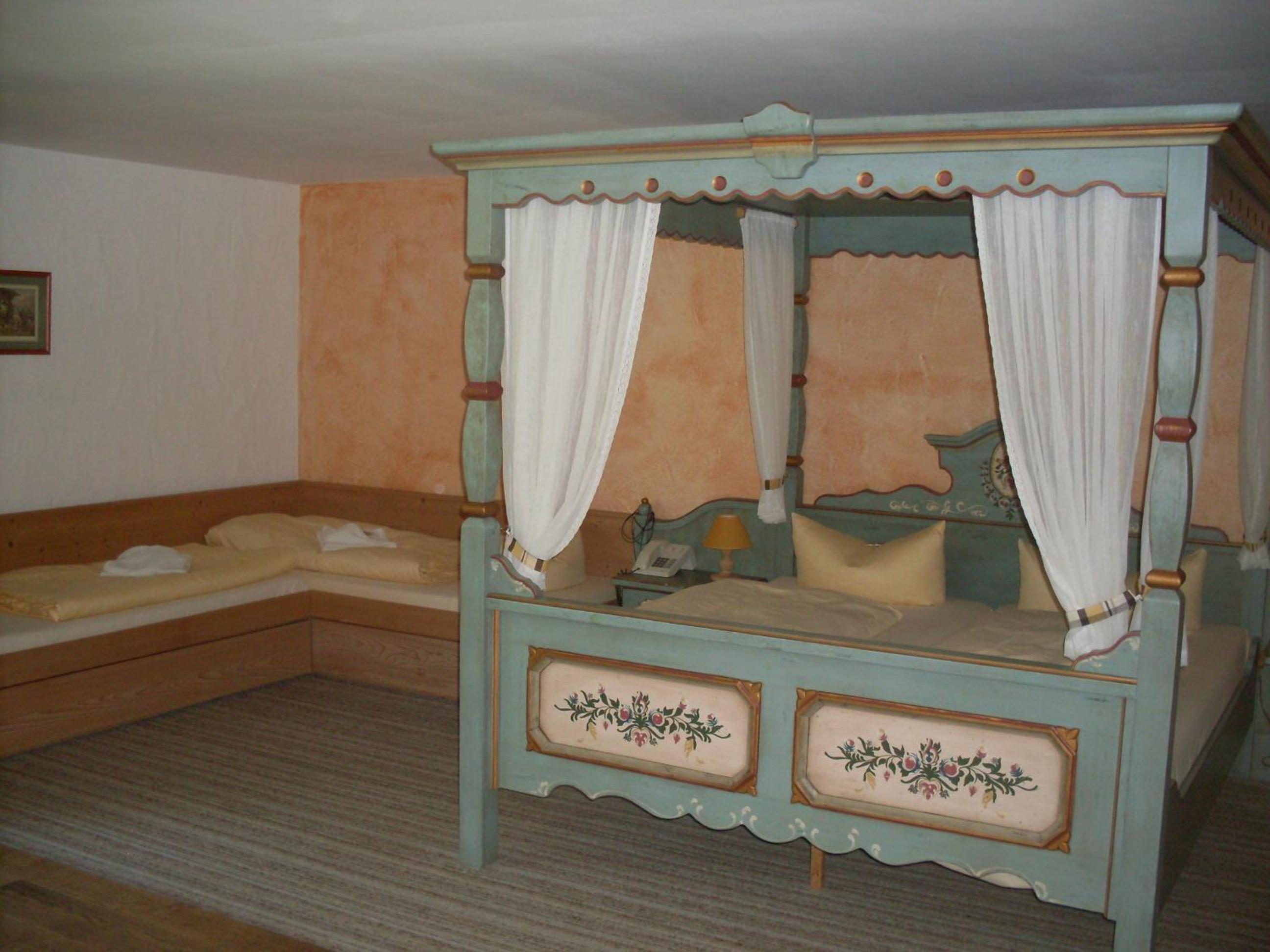 Family Room - Photo 4