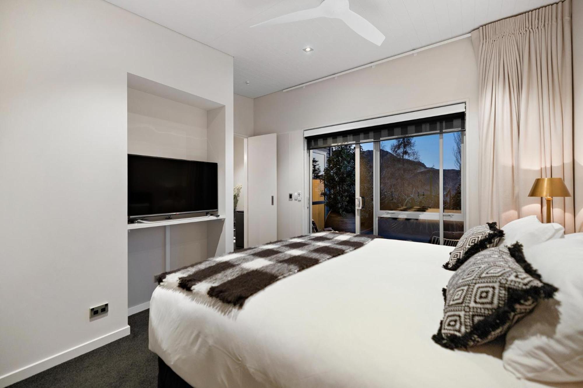 One-Bedroom House photo 1