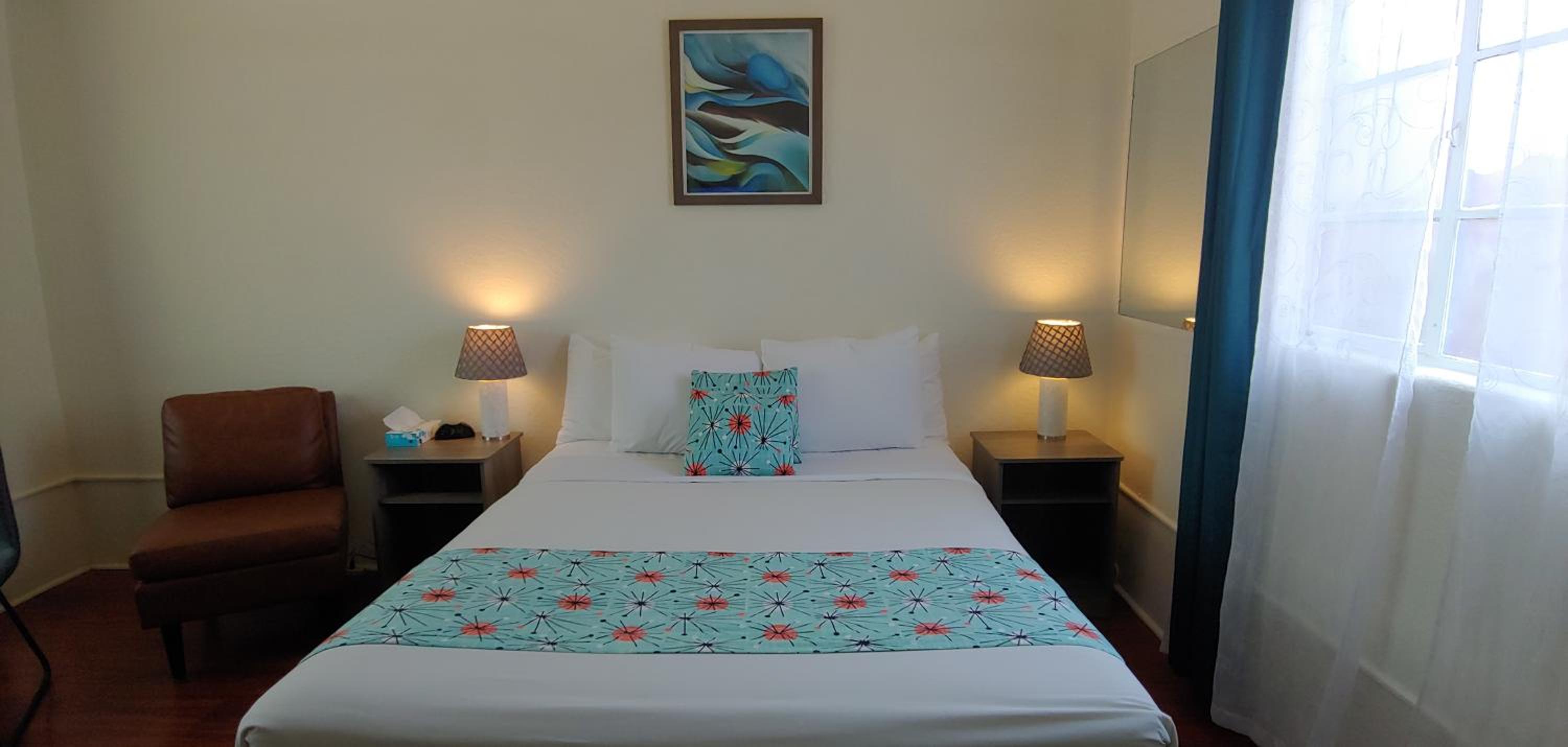 Queen Room photo 2