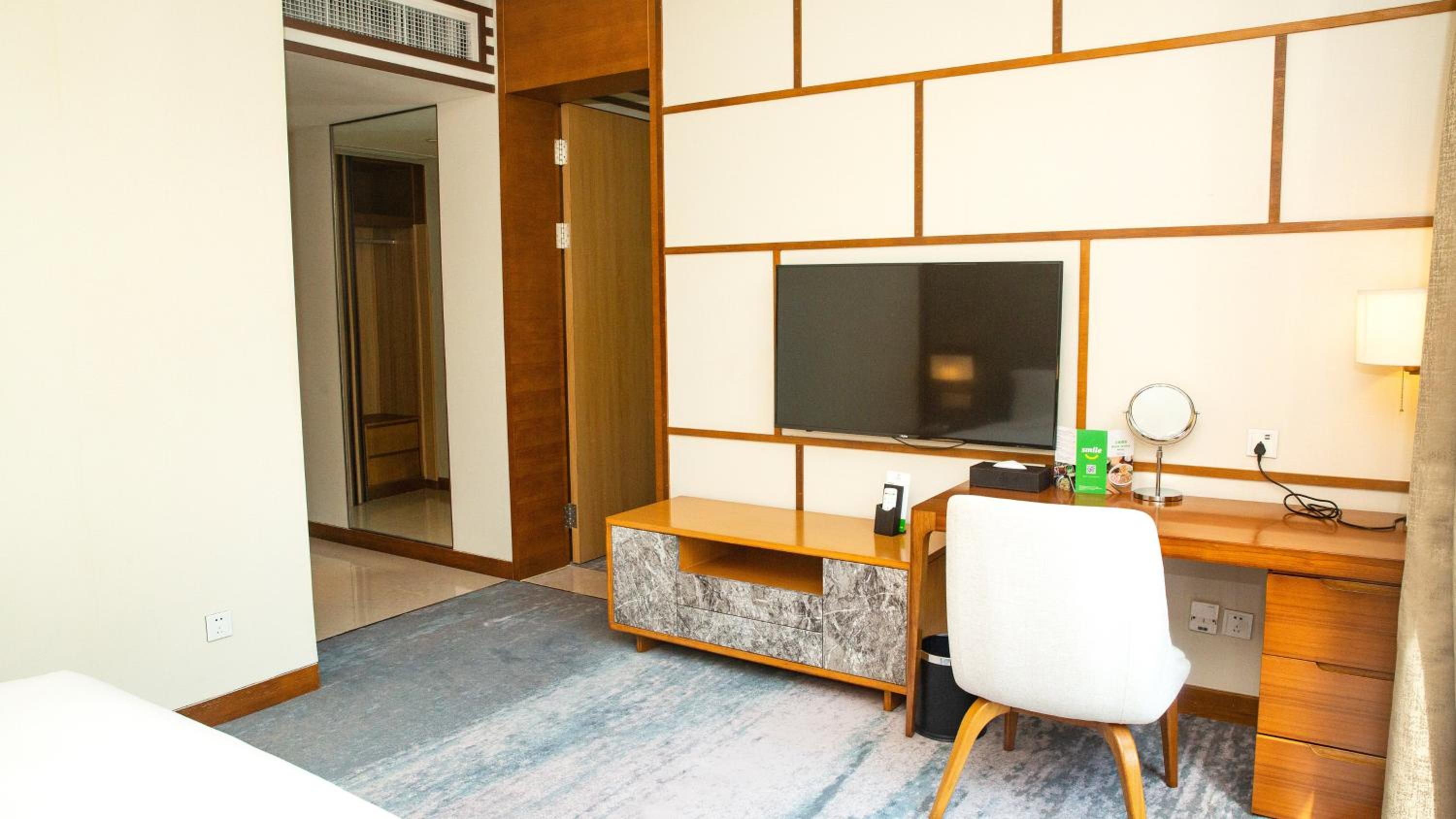 King Suite with Garden View photo 2