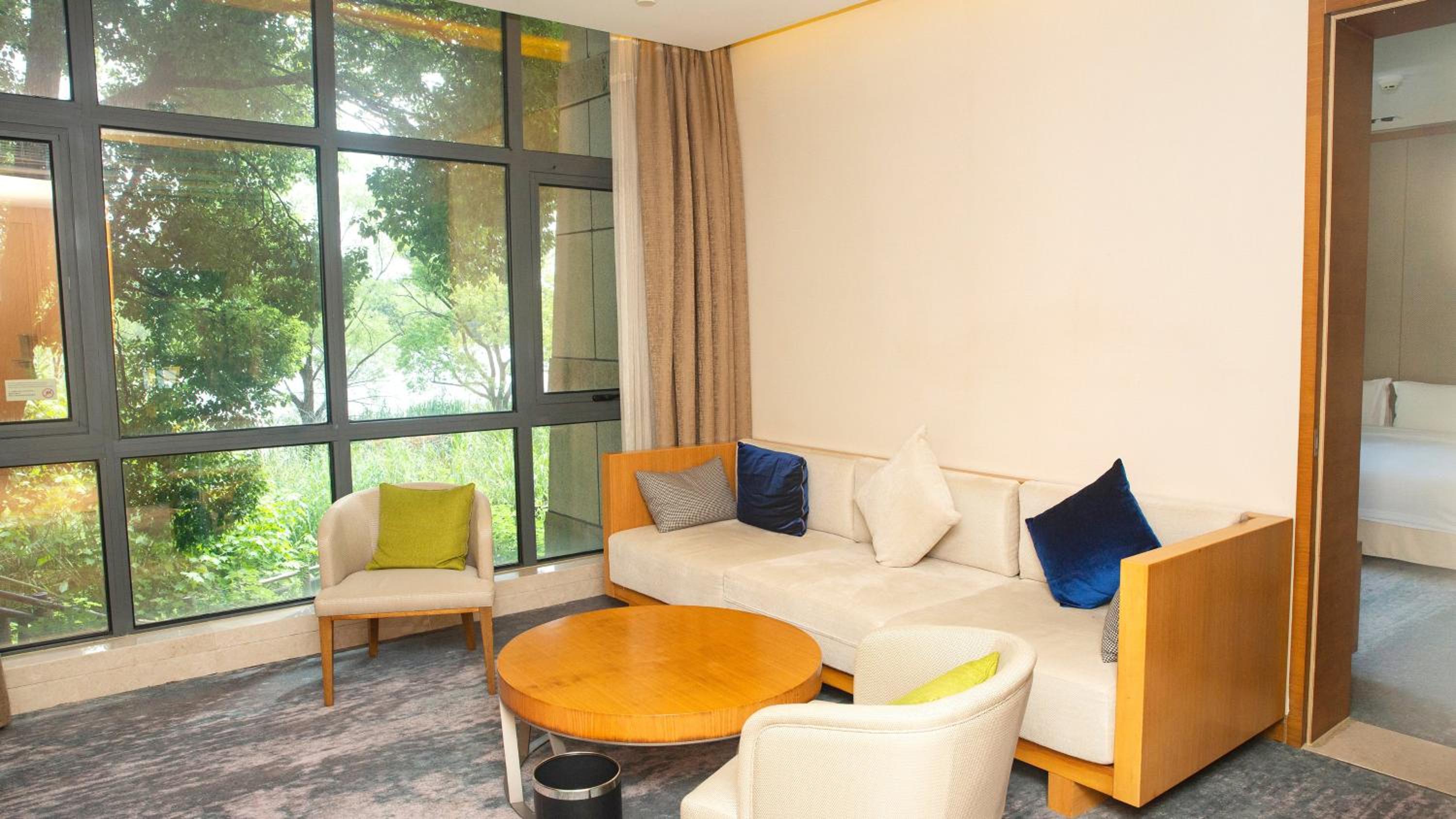 King Suite with Garden View photo 3
