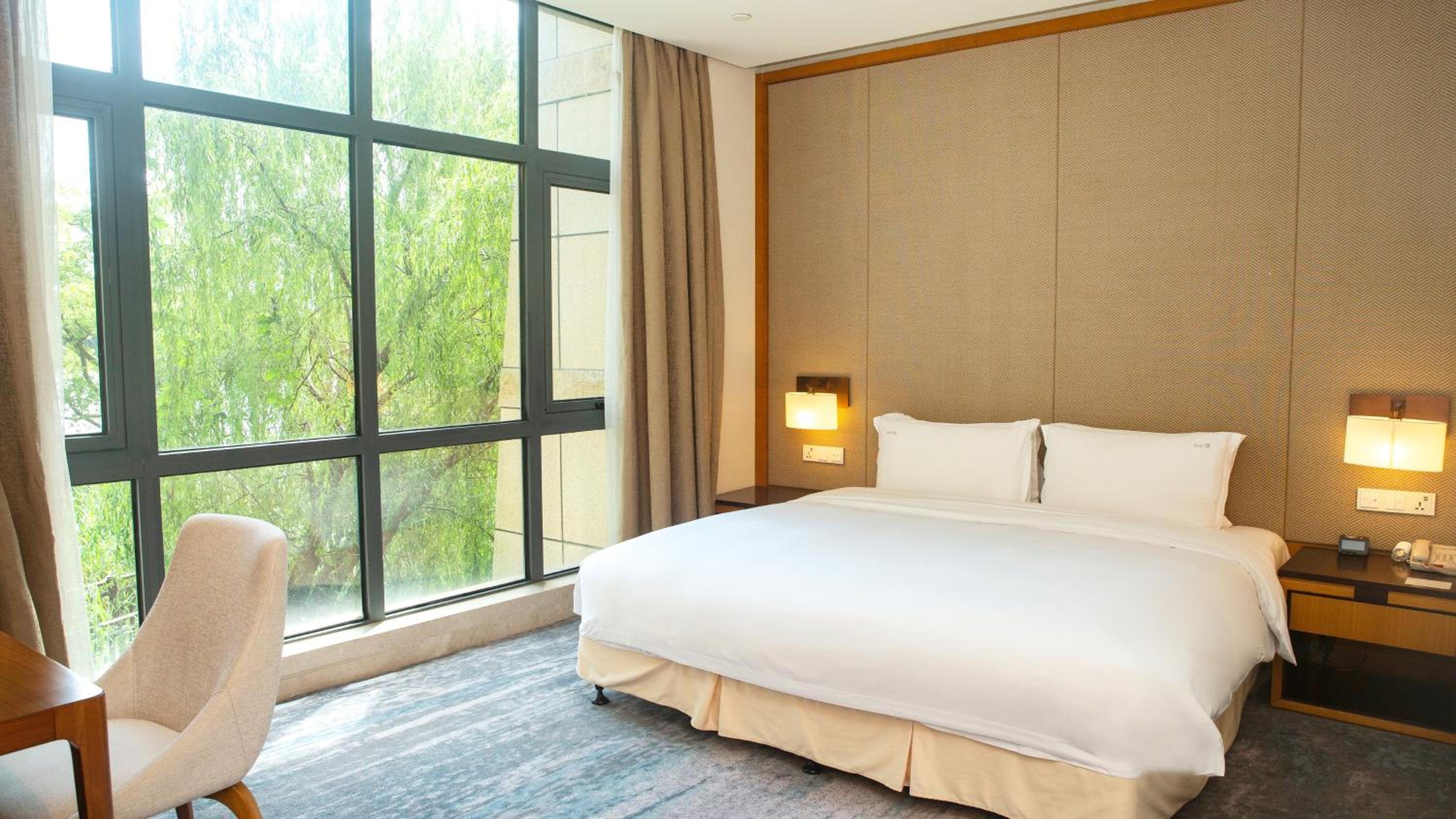 King Suite with Garden View photo 1