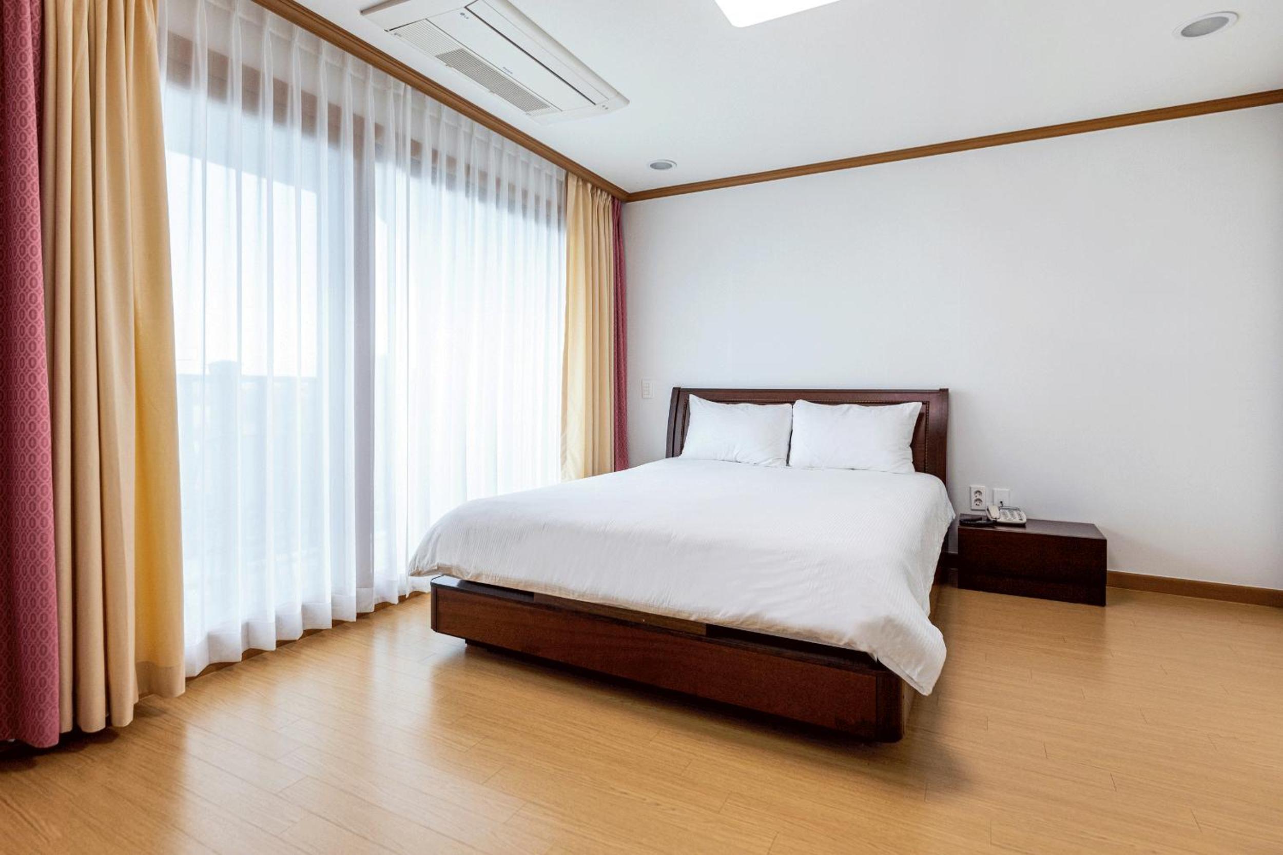 Deluxe Suite with Sea View