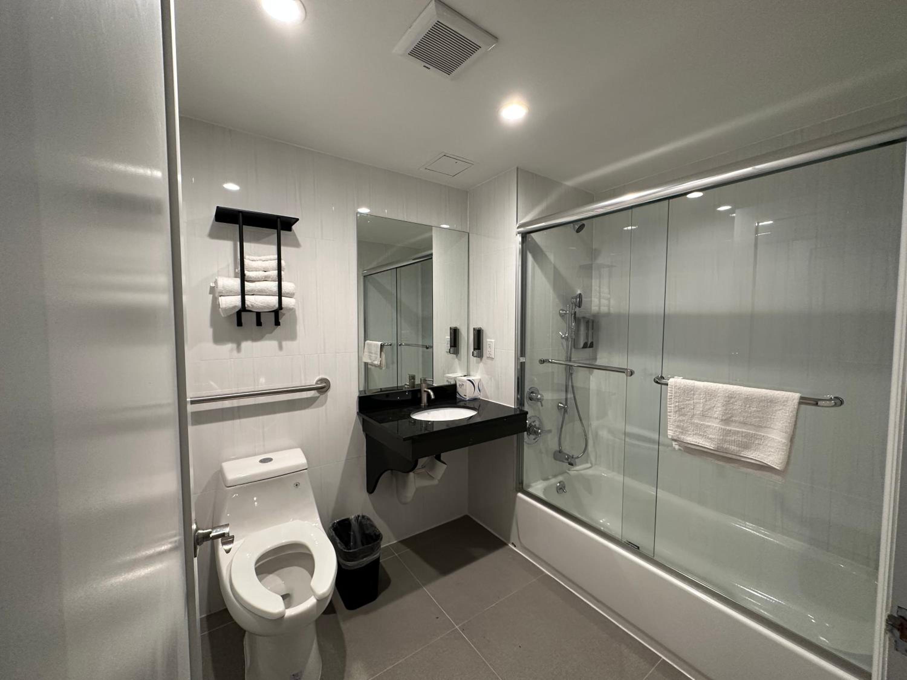 Standard King Room - Photo 8