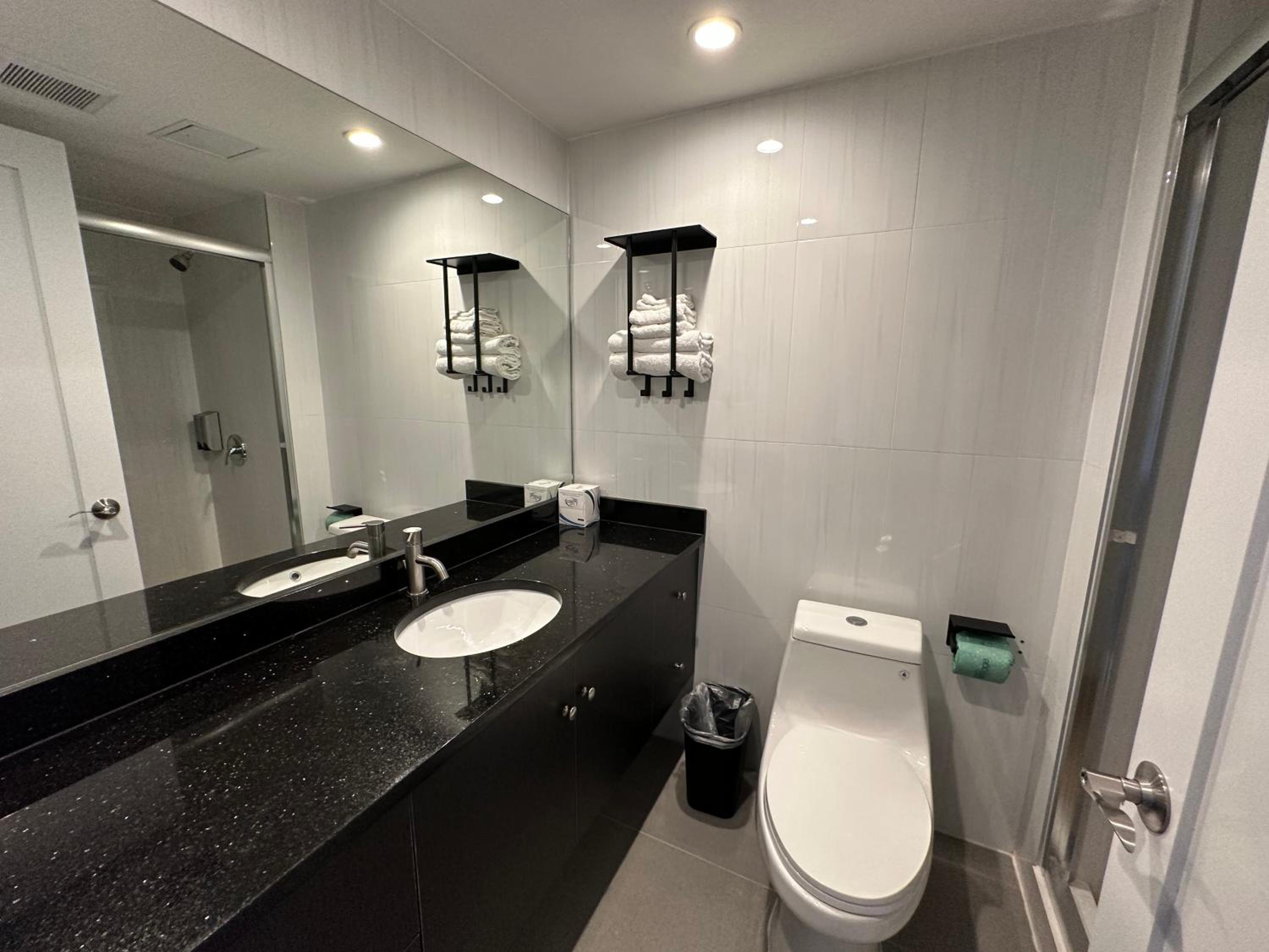 Standard King Room - Photo 4