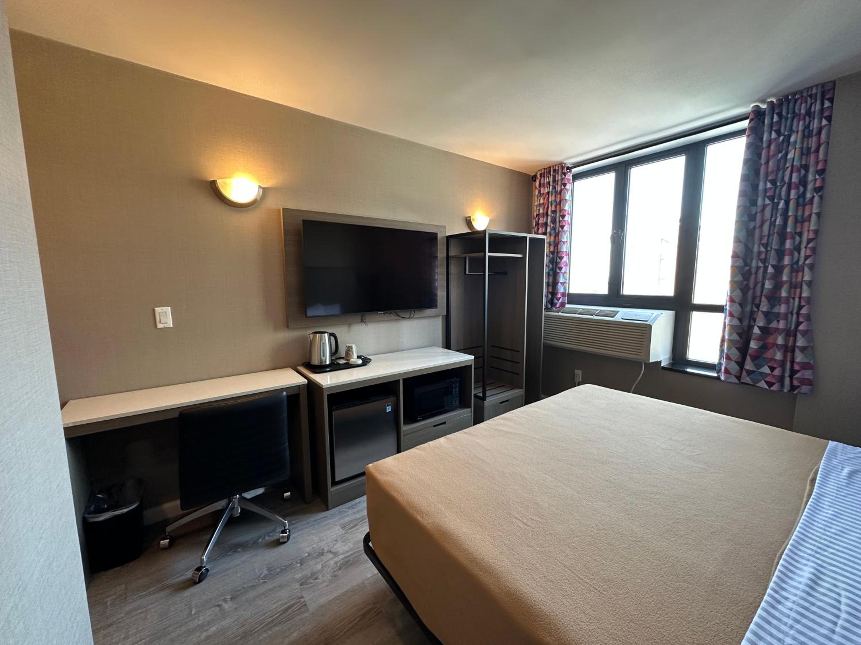 Standard King Room - Photo 6