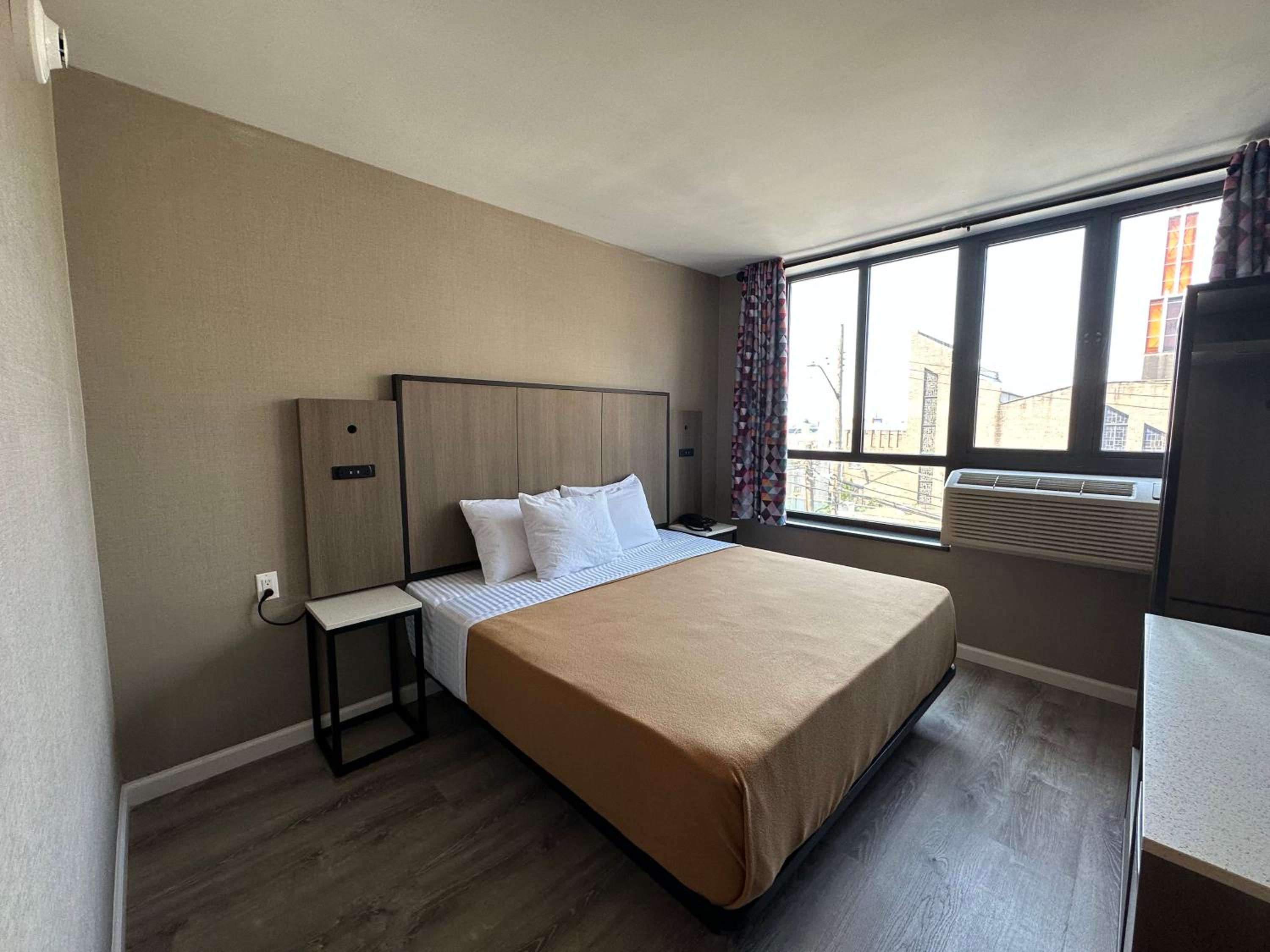 Standard King Room - Photo 1