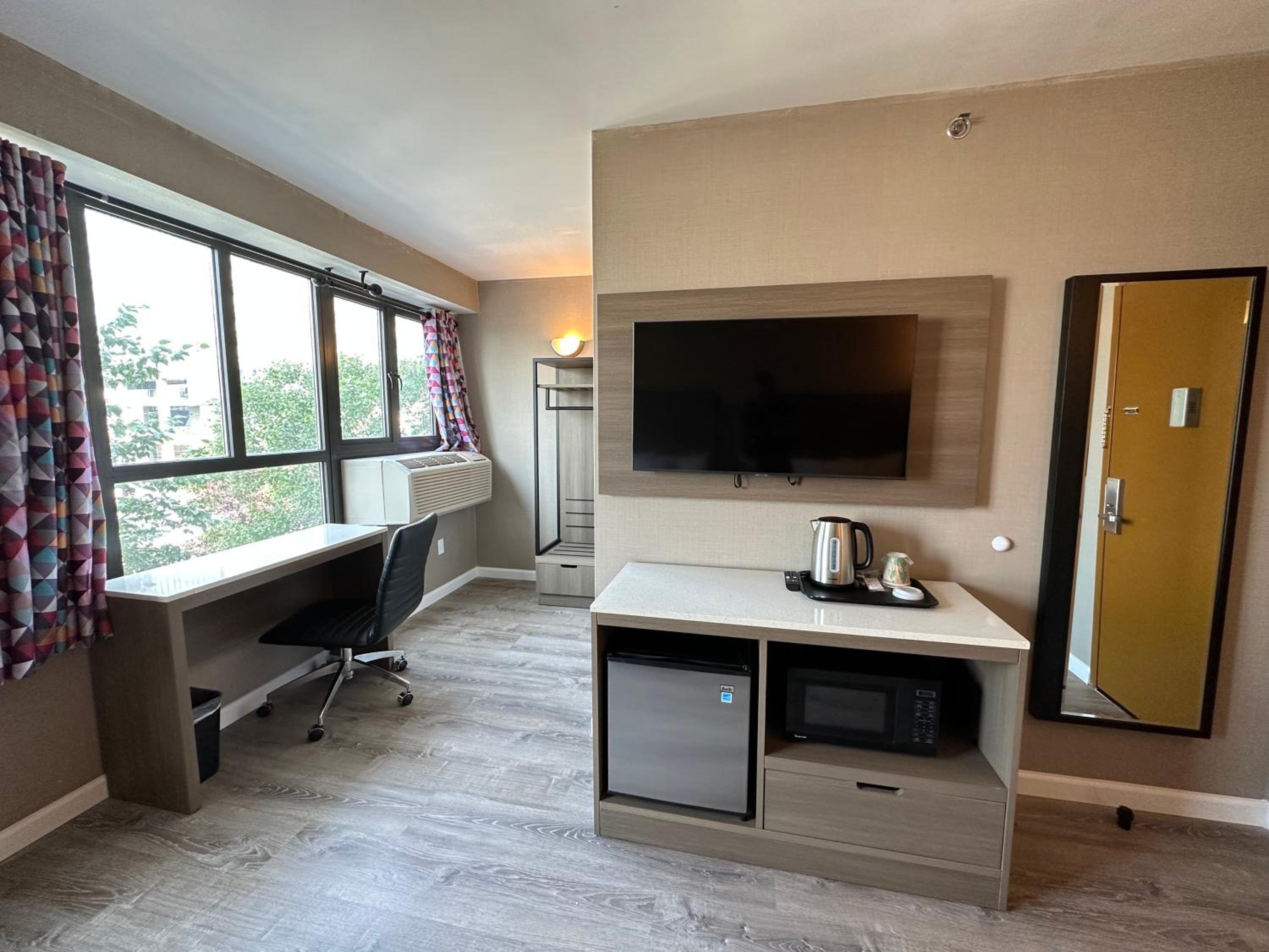 Standard King Room - Photo 3