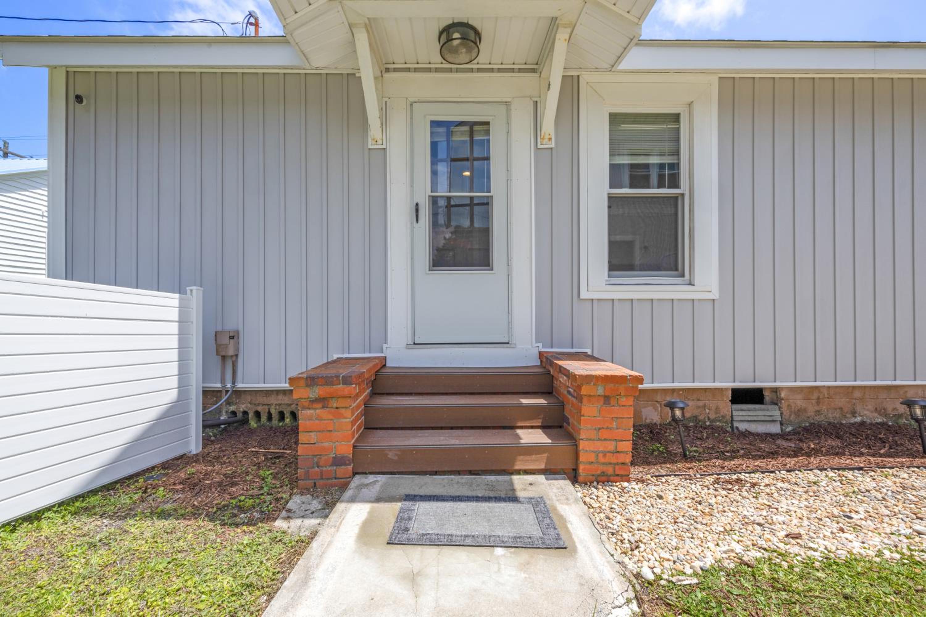 Three-Bedroom House photo 3