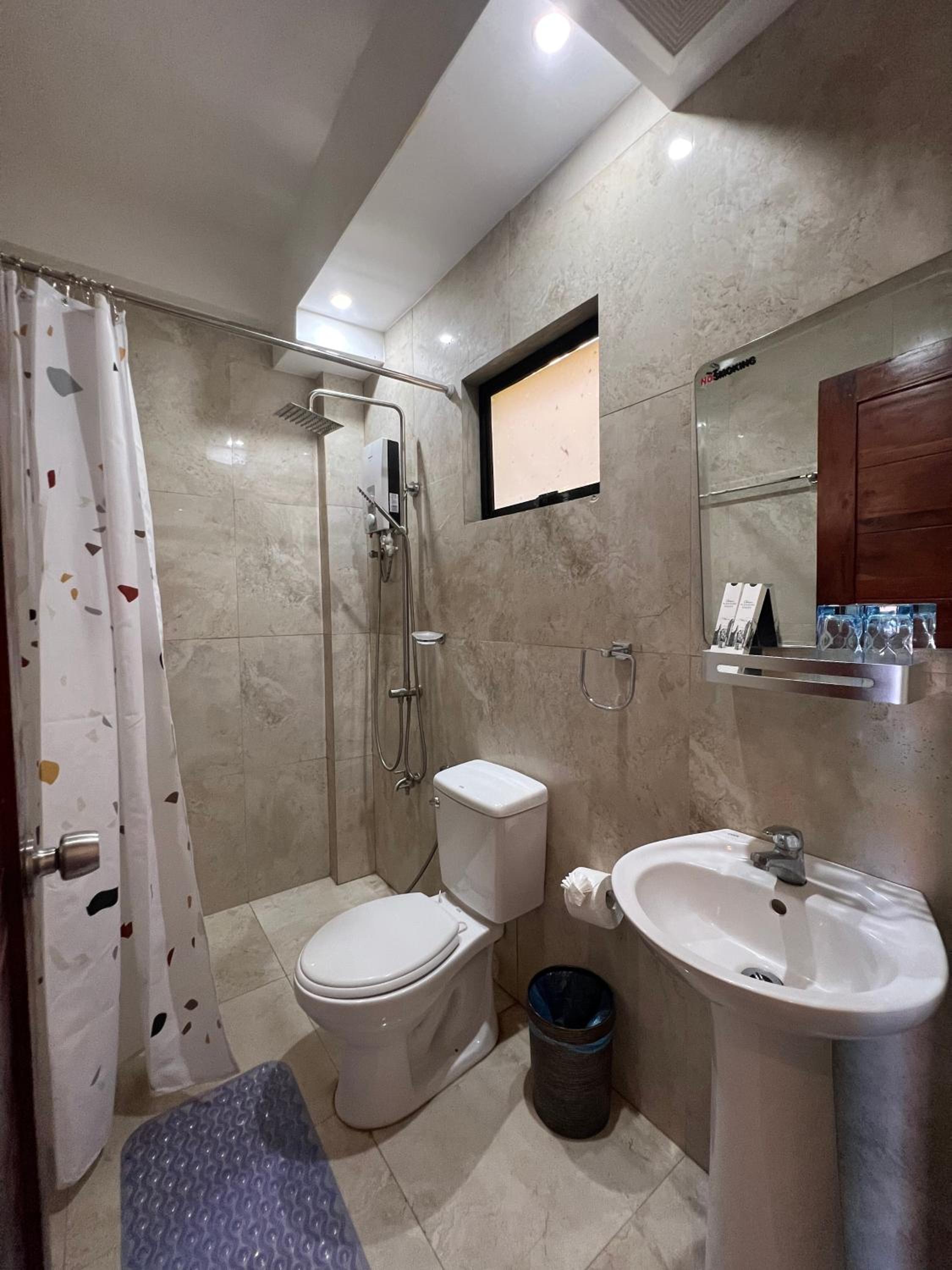 Standard Queen Room - Photo 11