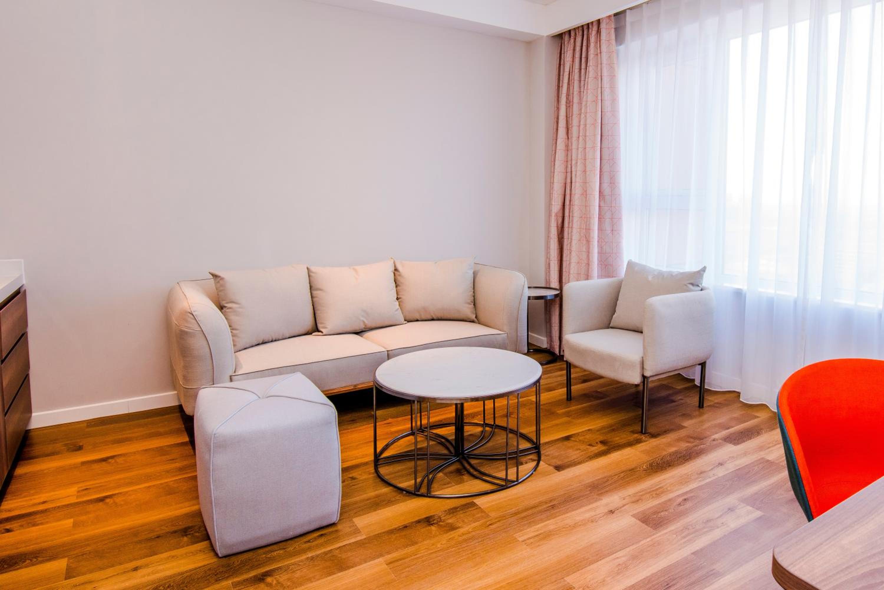 One-Bedroom Suite - Photo 3