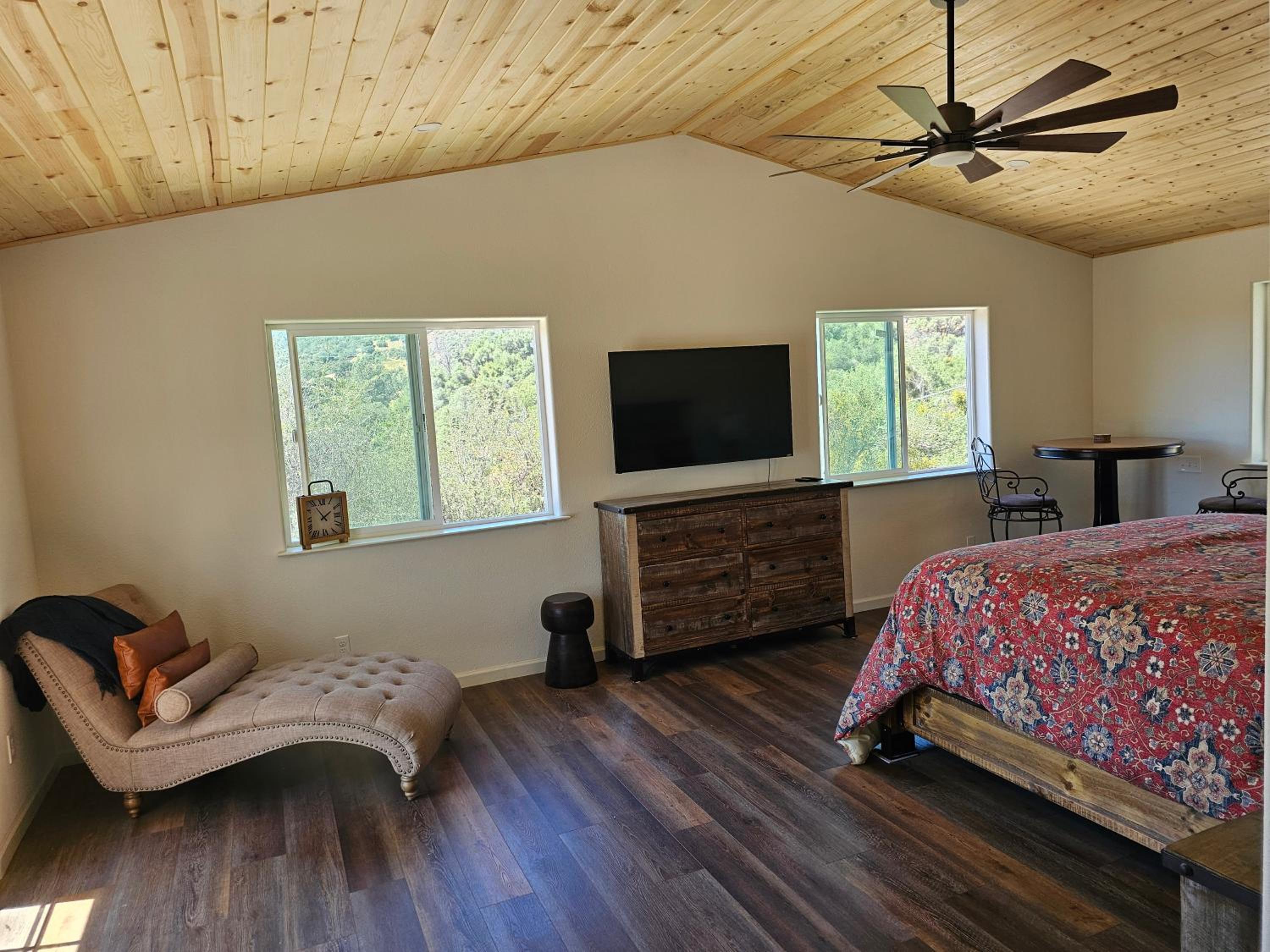 Deluxe King Room photo 1