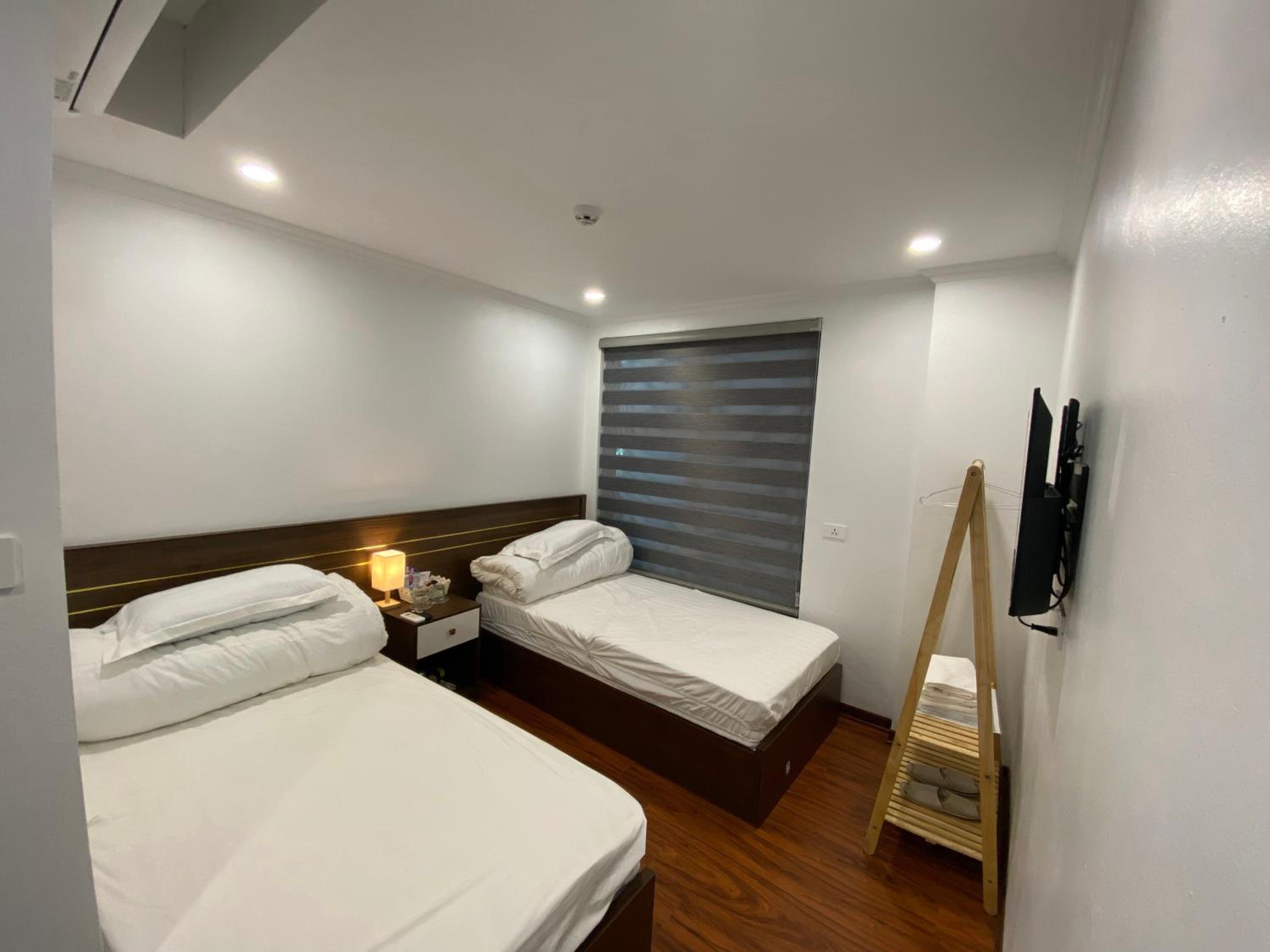 Economy Twin Room - Photo 3