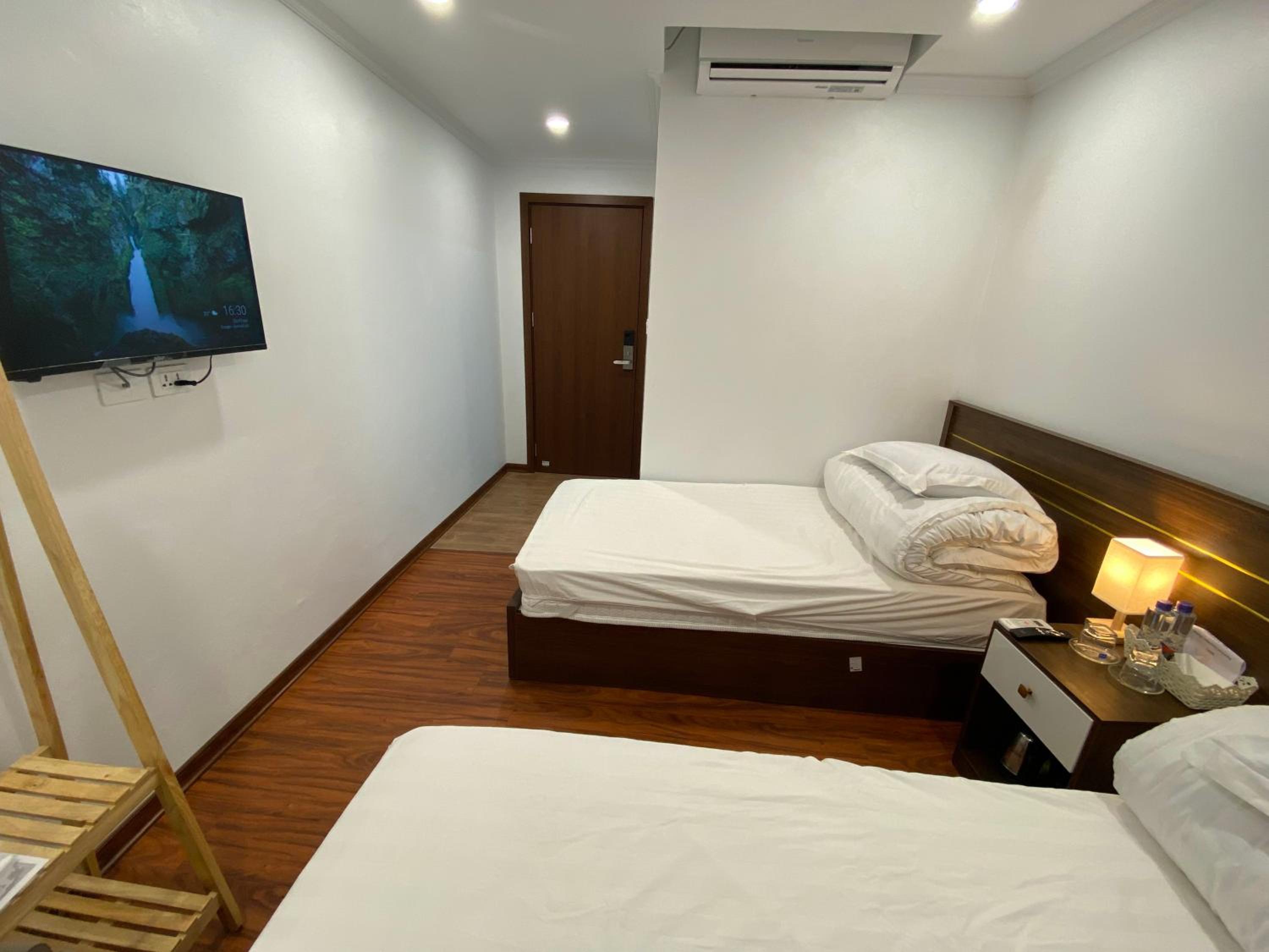 Economy Twin Room - Photo 4