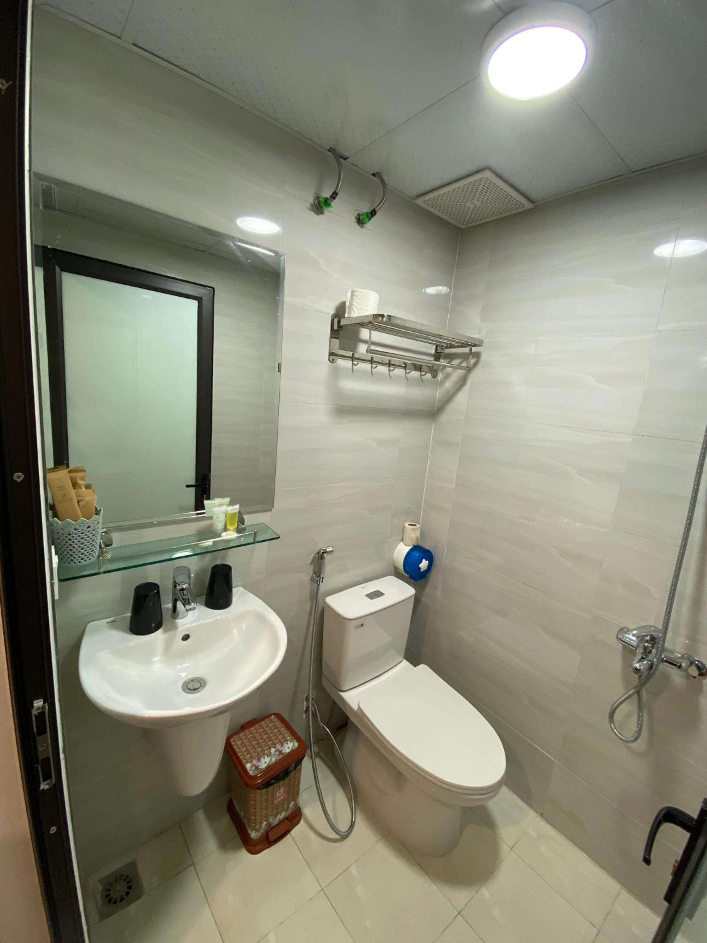 Economy Twin Room - Photo 5