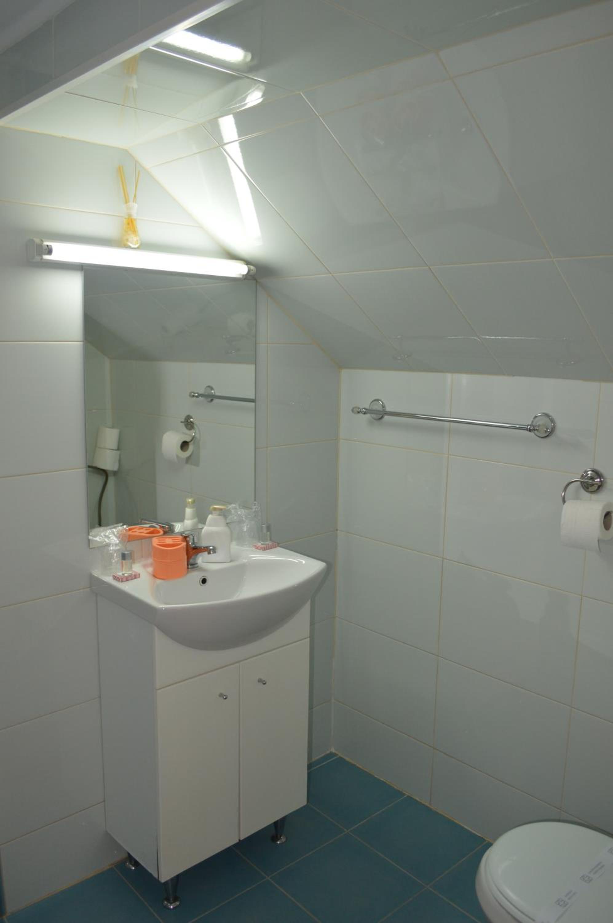 Double Room with Private Bathroom - Photo 6