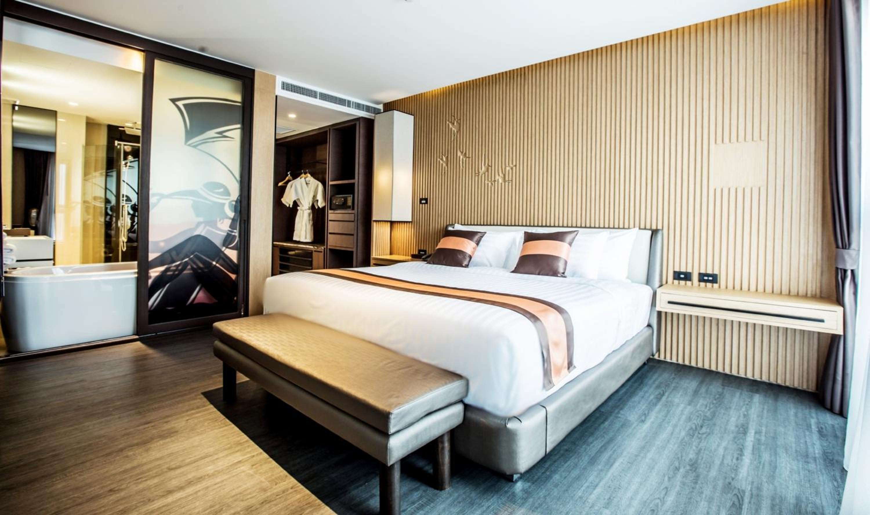 Deluxe Suite photo 2