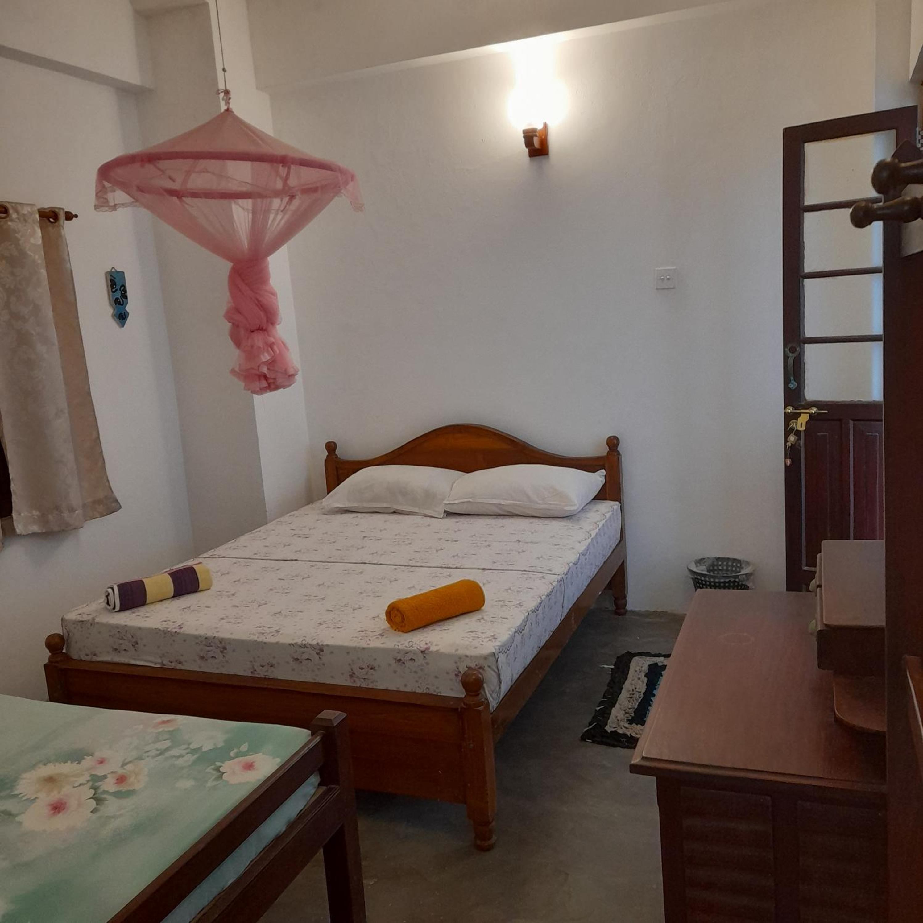 Basic Triple Room photo 2