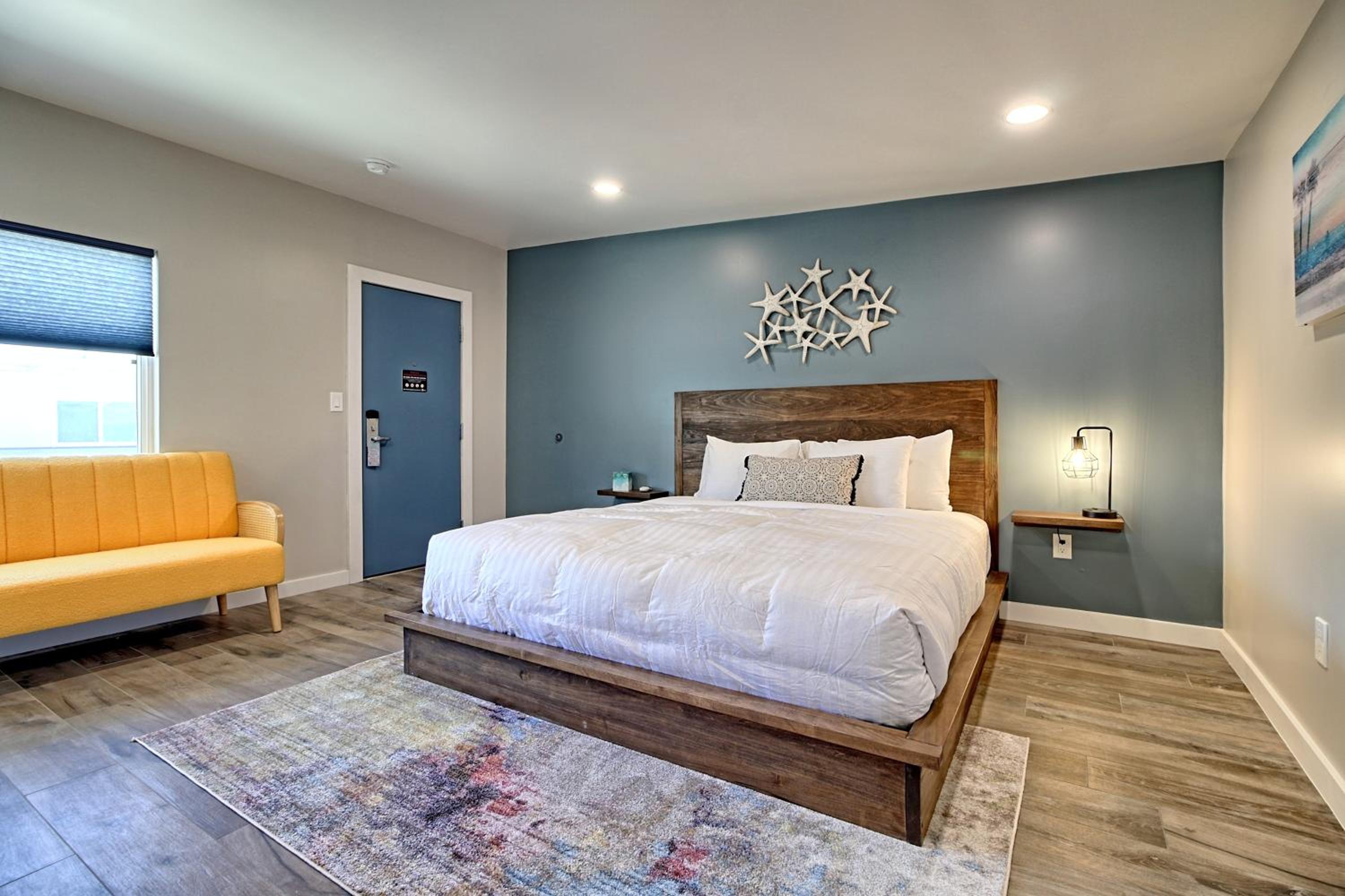 Deluxe King Room photo 1