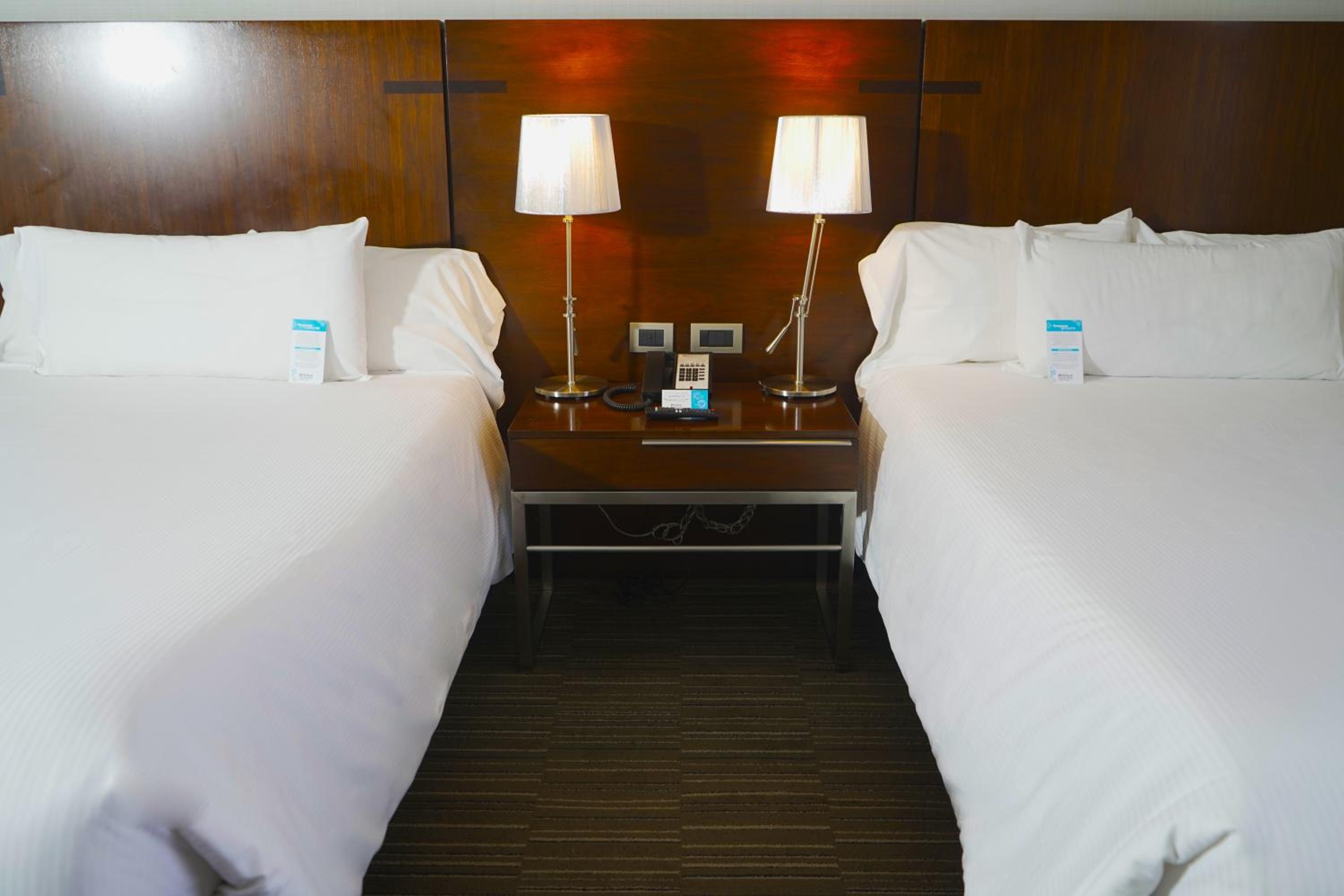Double Room with Two Double Beds - Photo 12
