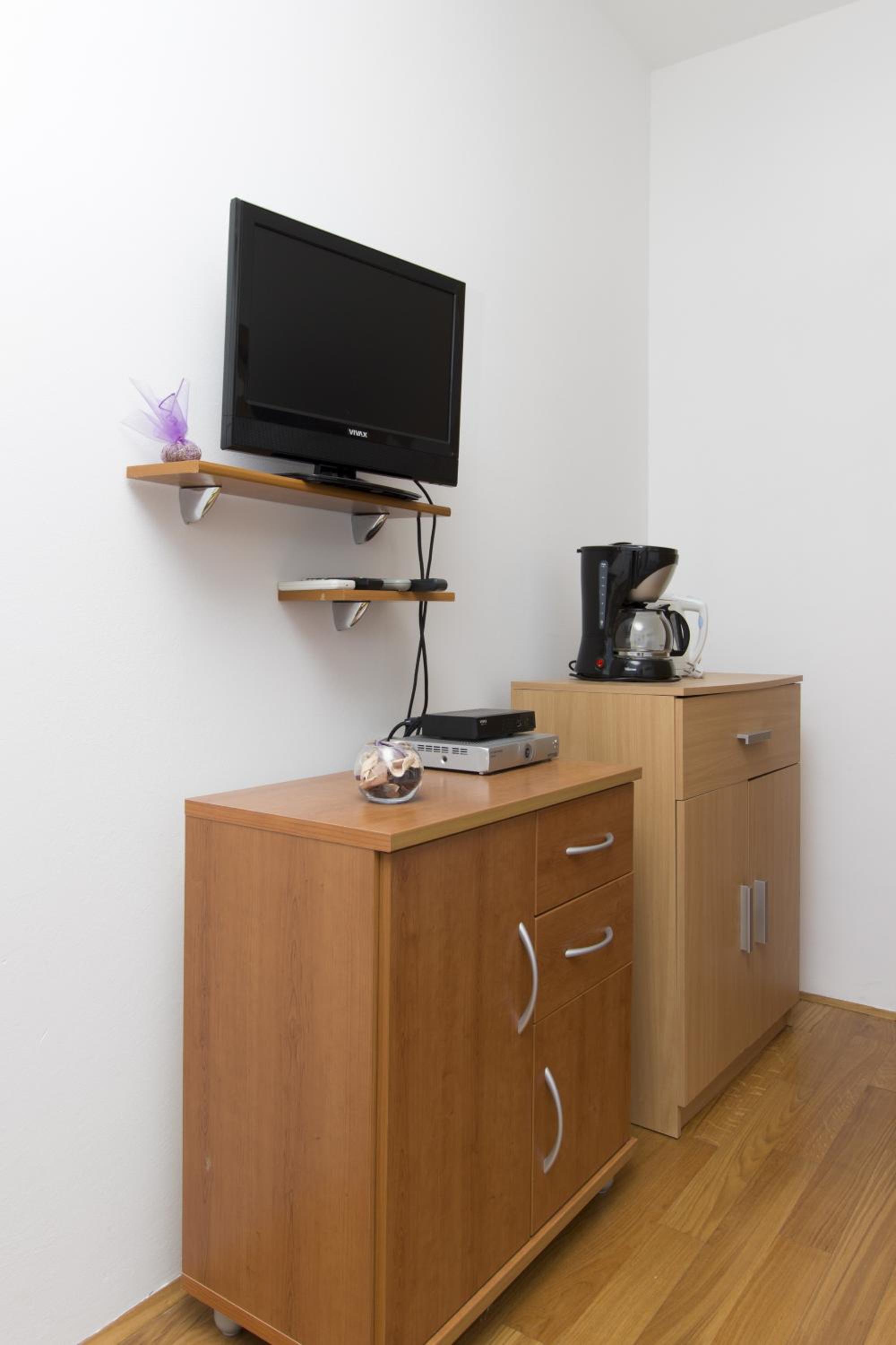 One-Bedroom Apartment photo 3