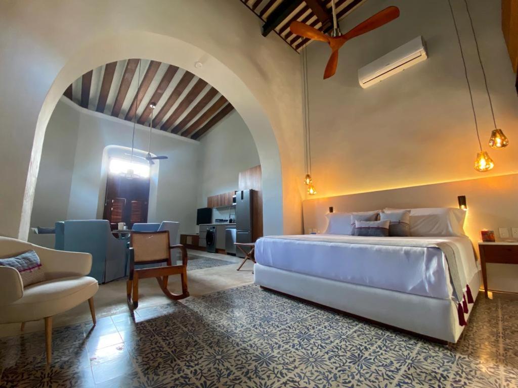 Deluxe Family Suite - Photo 8
