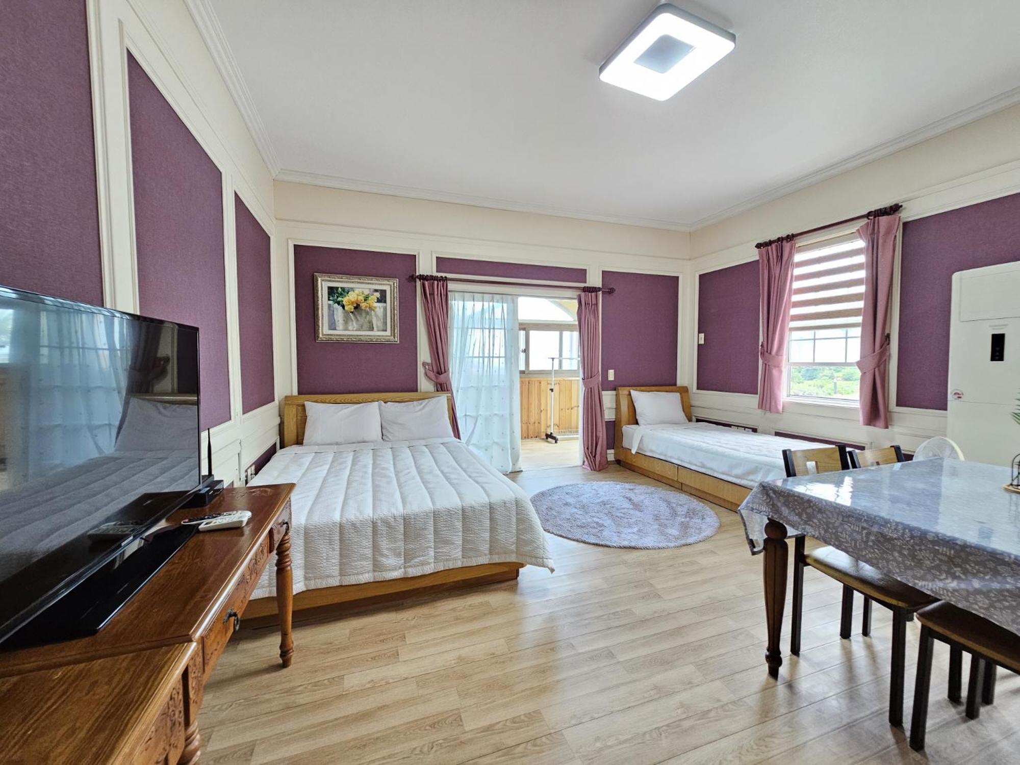 Standard Family Room - Photo 3