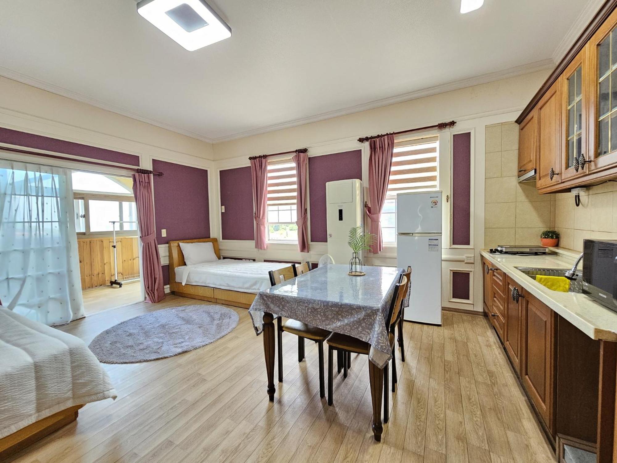 Standard Family Room - Photo 6
