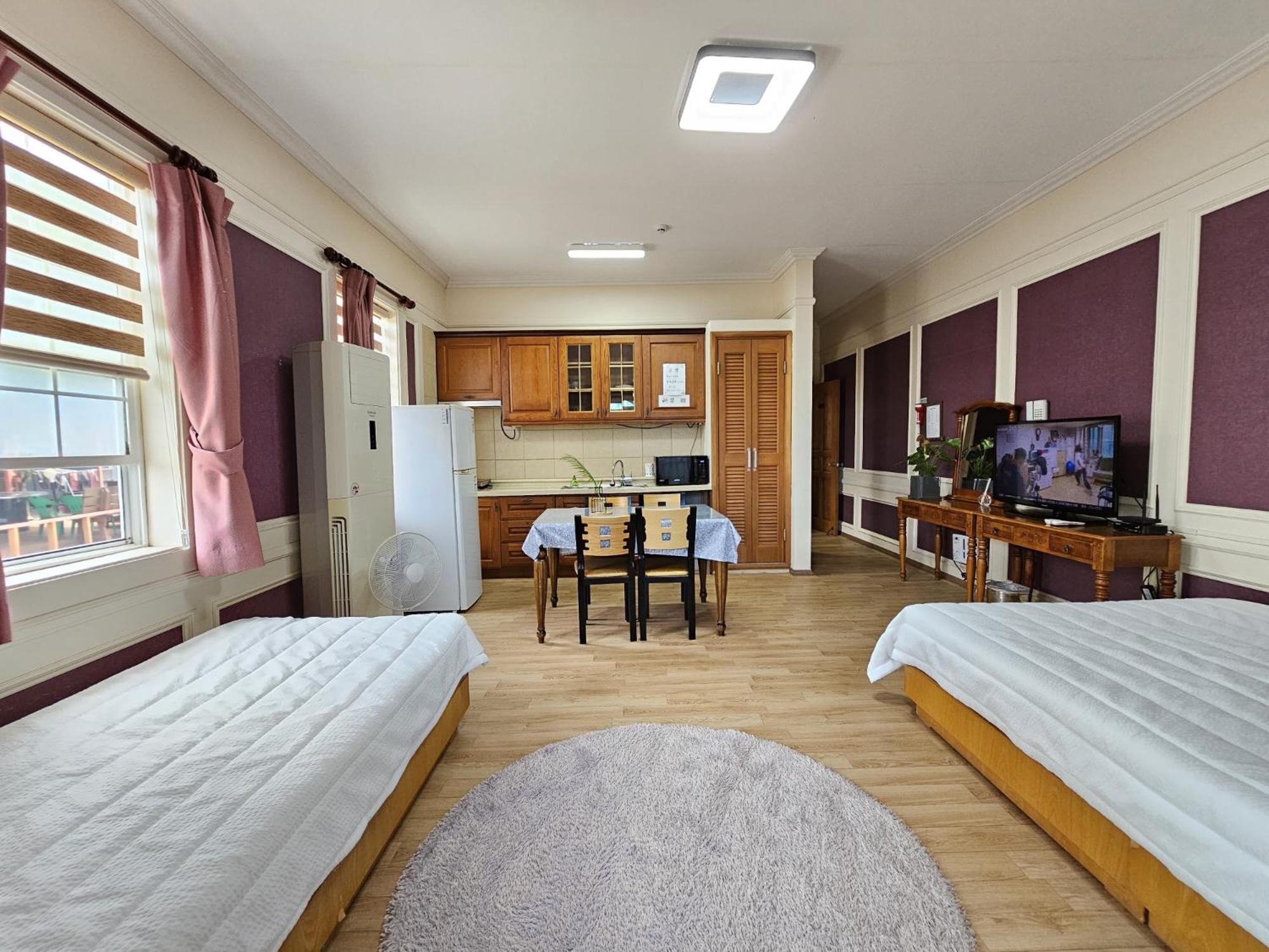 Standard Family Room - Photo 2
