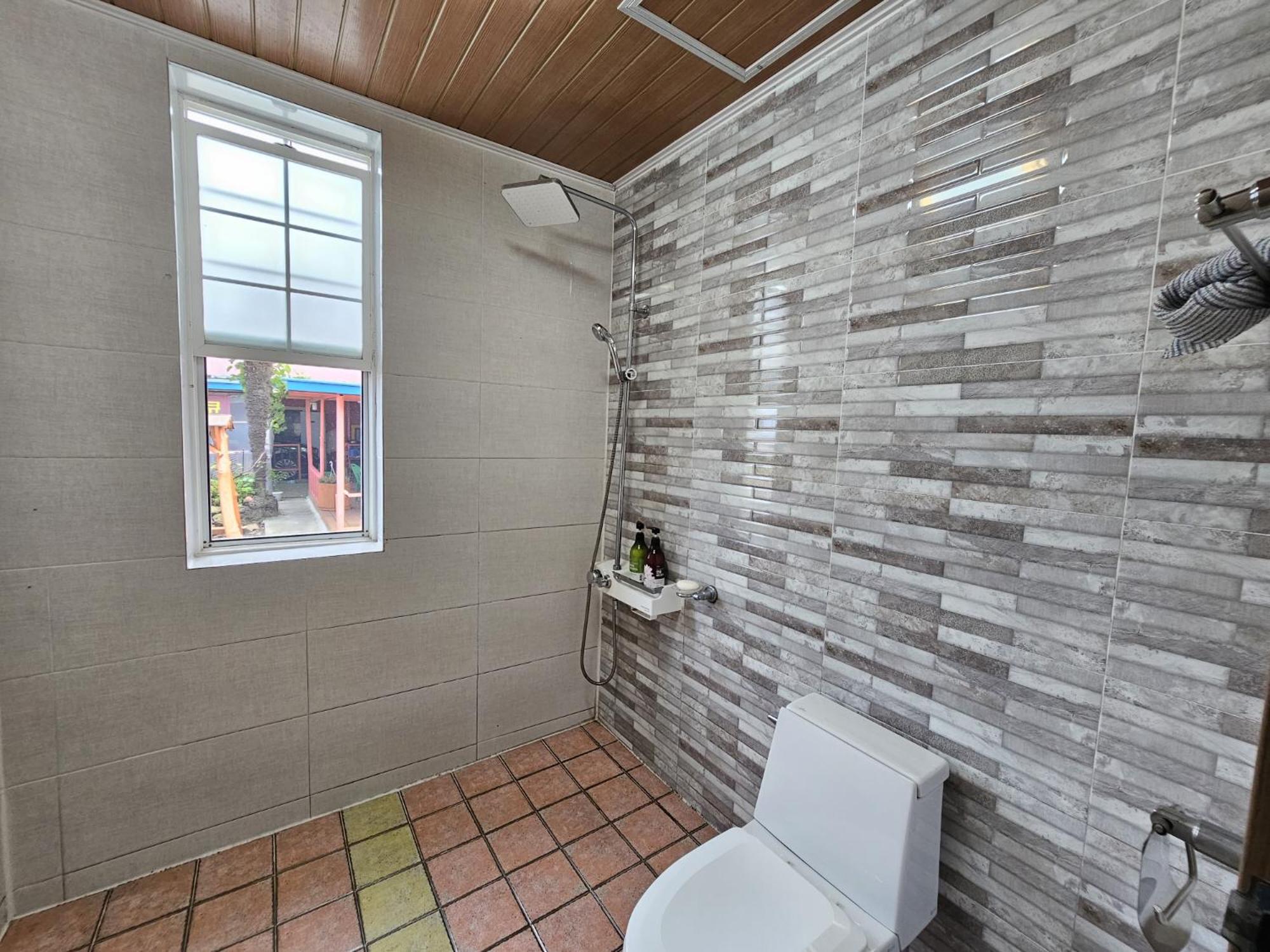 Standard Family Room - Photo 12