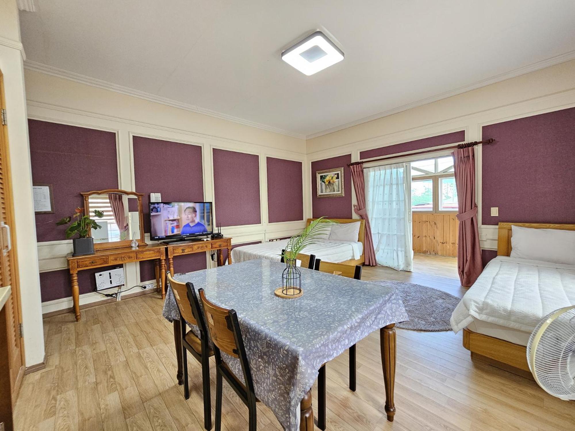 Standard Family Room - Photo 9