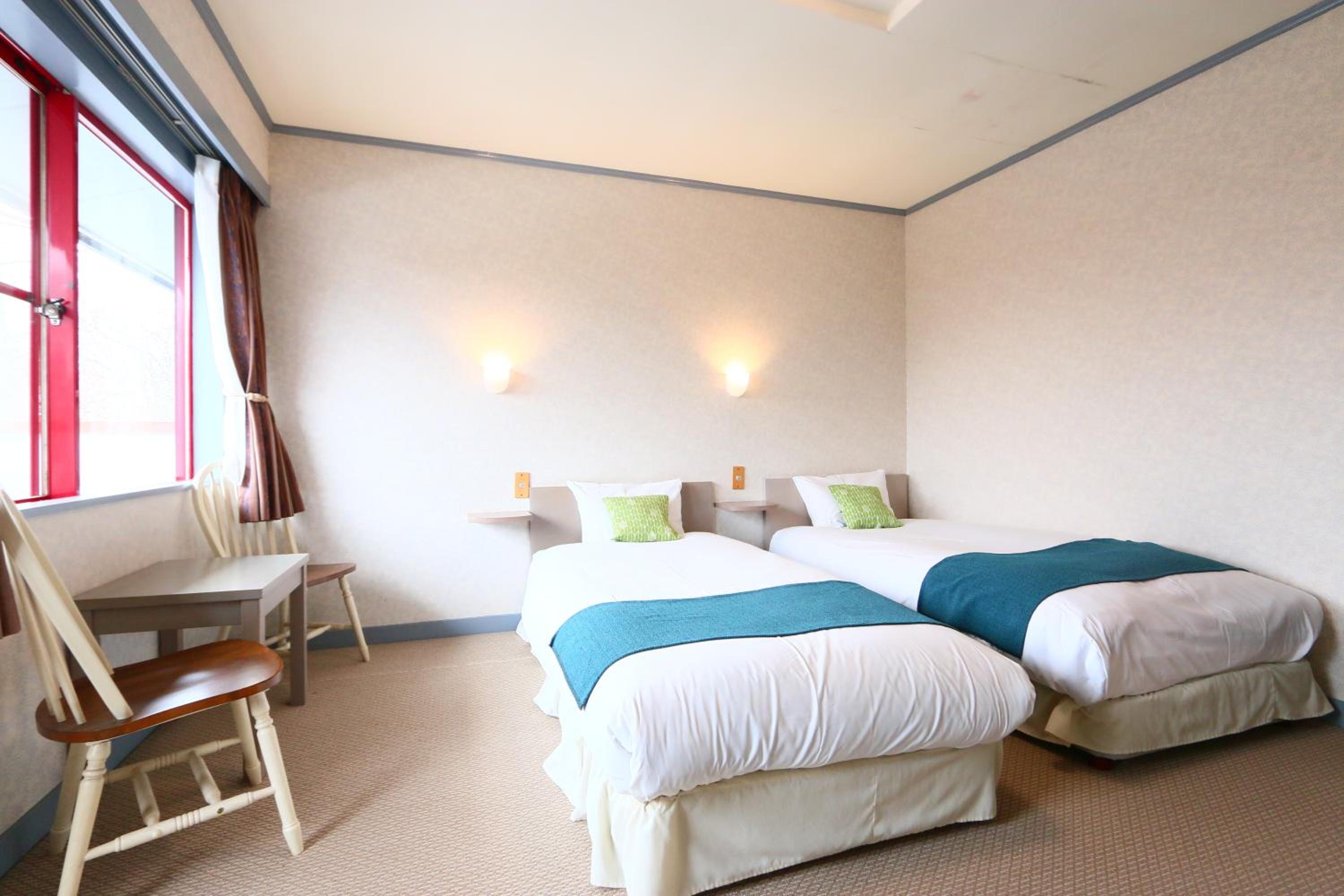 Twin Room with Private Bathroom photo 2