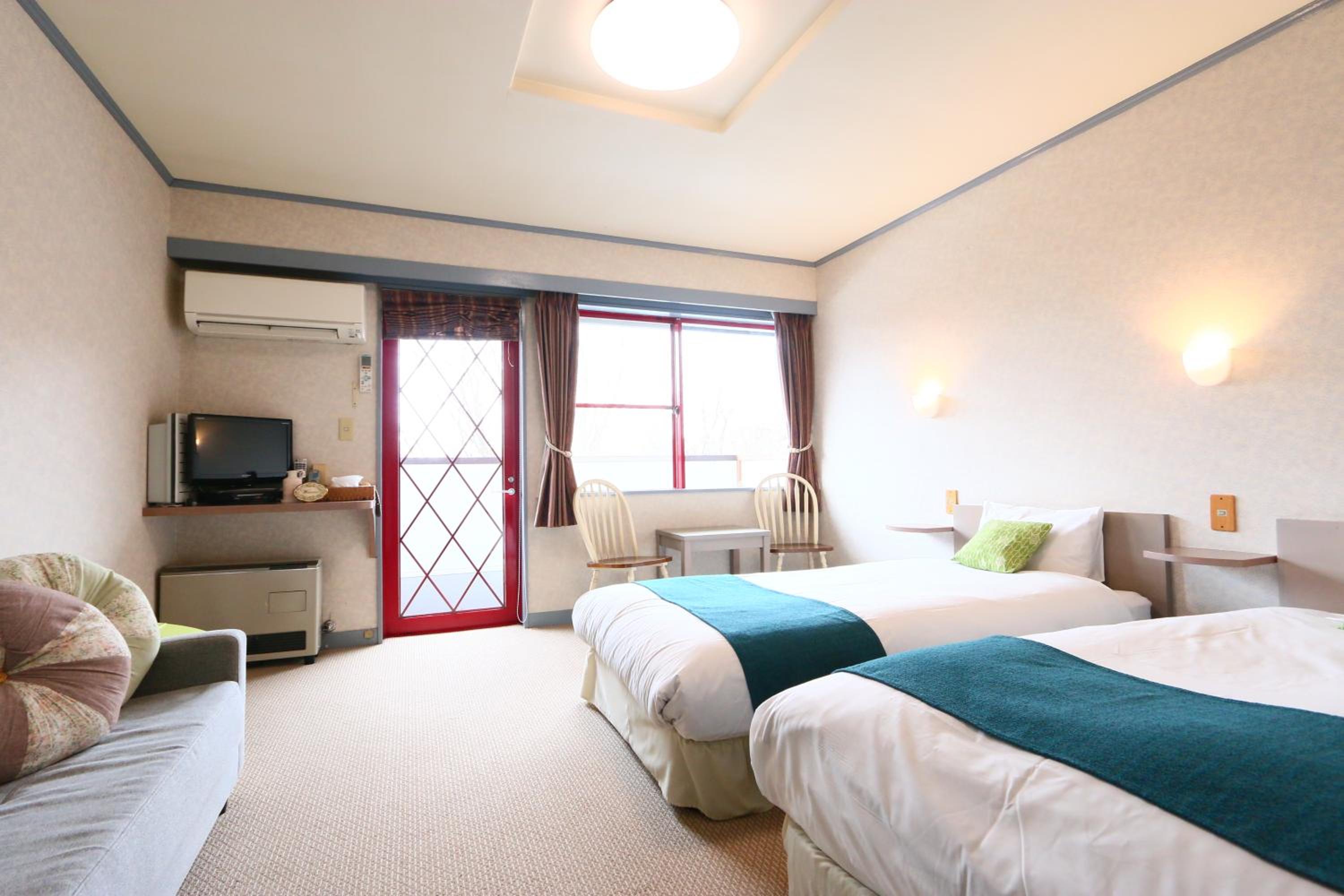 Twin Room with Private Bathroom photo 3