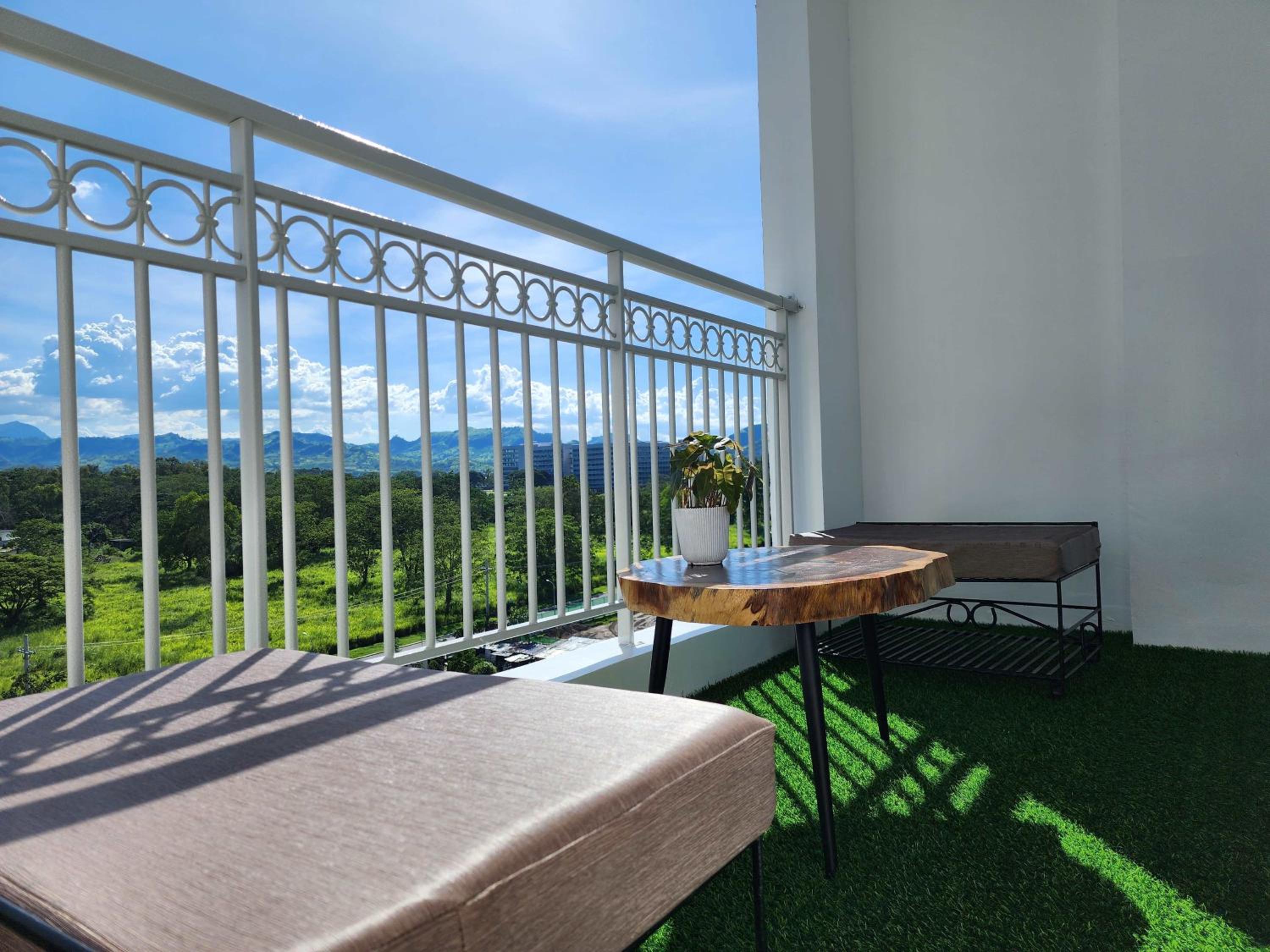 Studio with Mountain View