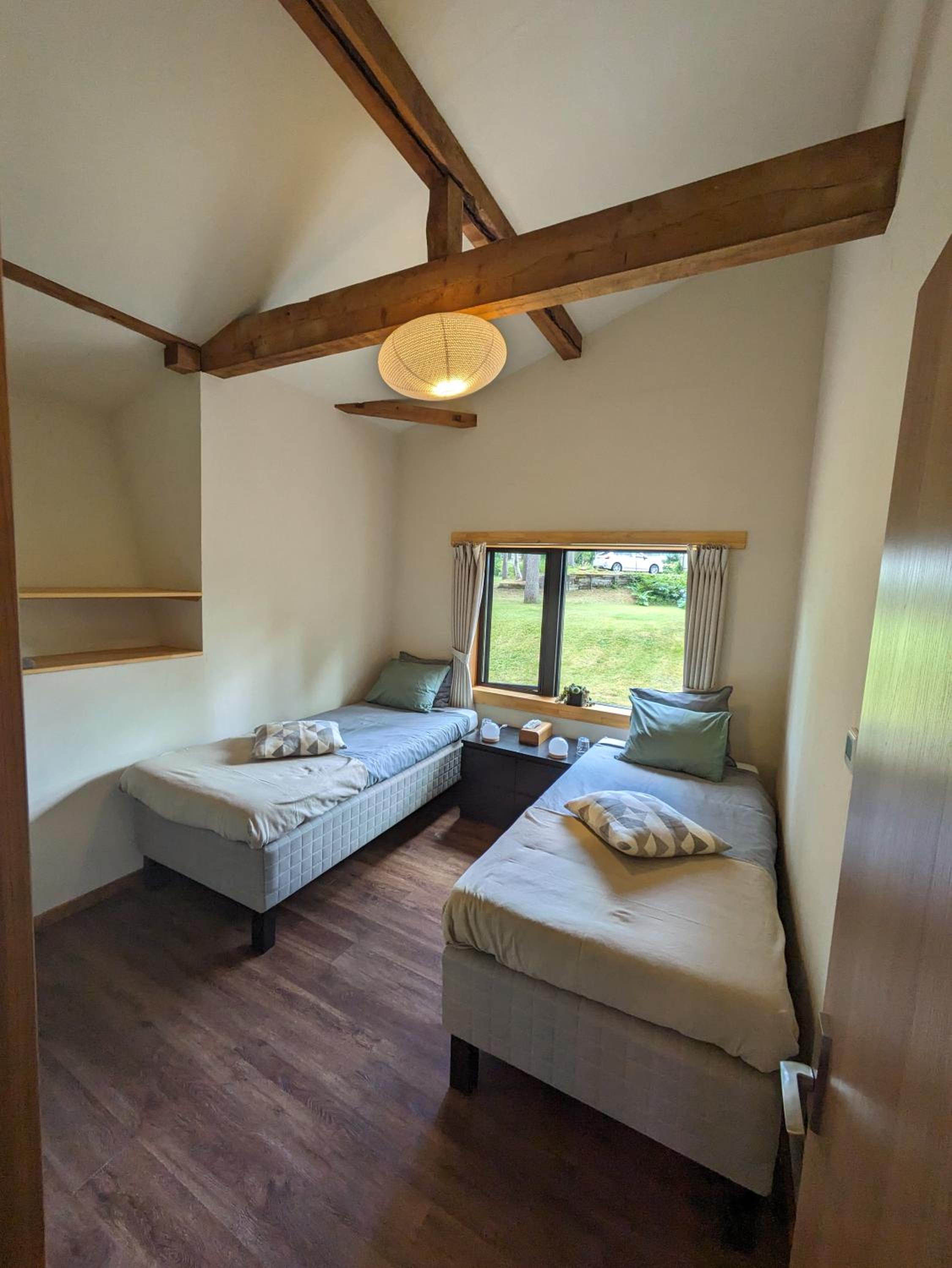 Quadruple Room with Private Bathroom - Photo 10