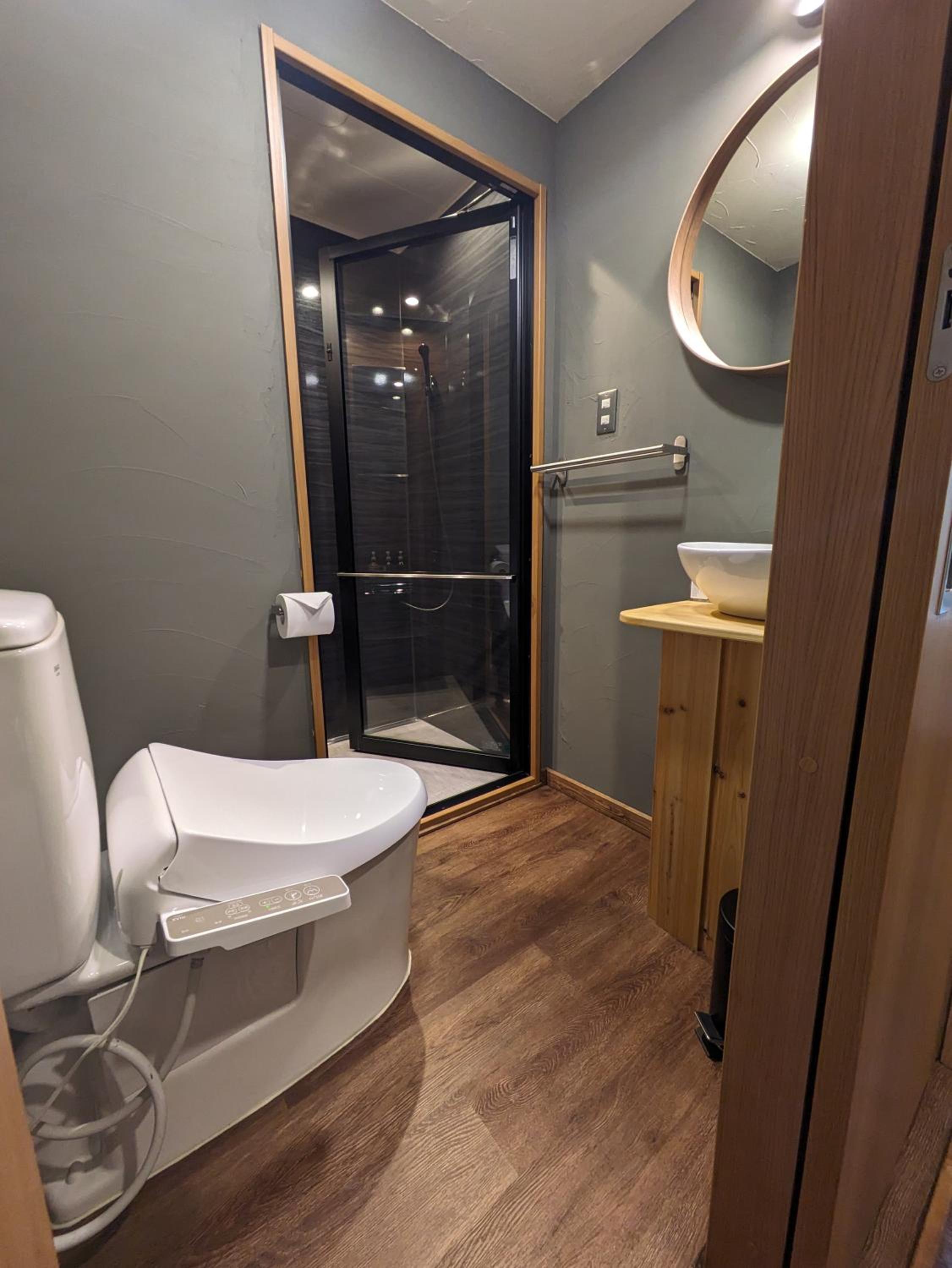 Quadruple Room with Private Bathroom - Photo 9